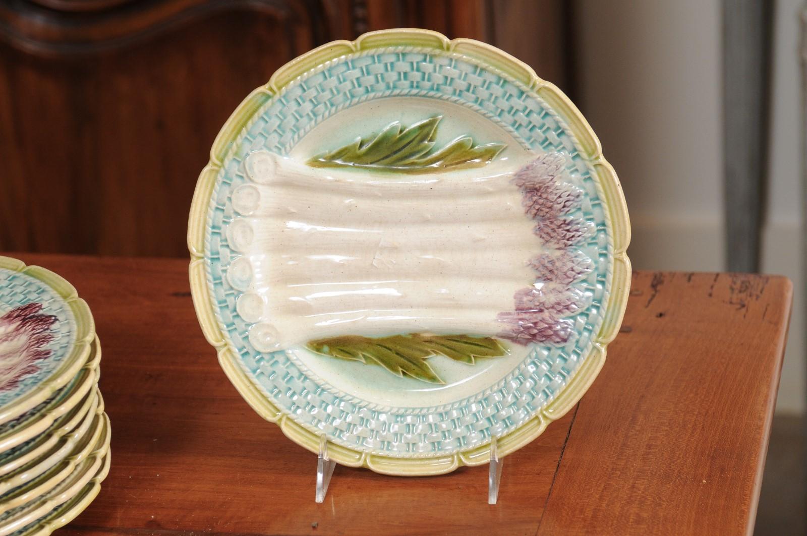 French 1880s Majolica Asparagus Plate with Turquoise Wicker Style Accents For Sale 1