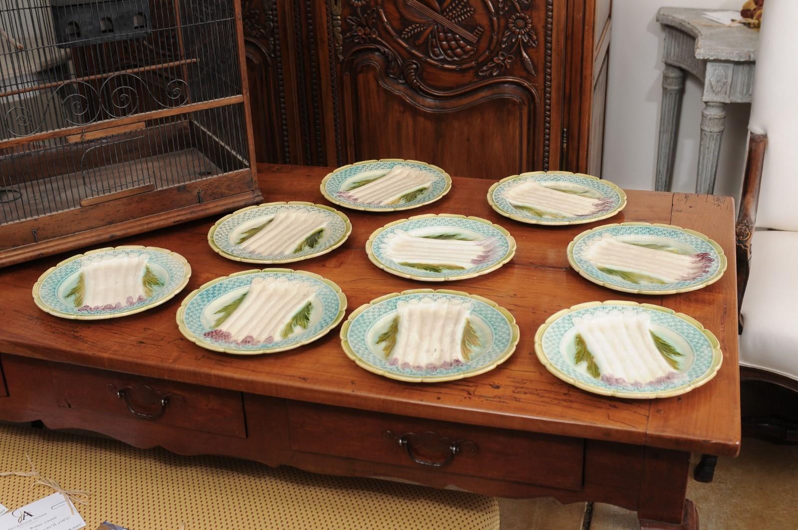 French 1880s Majolica Asparagus Plate with Turquoise Wicker Style Accents For Sale 2