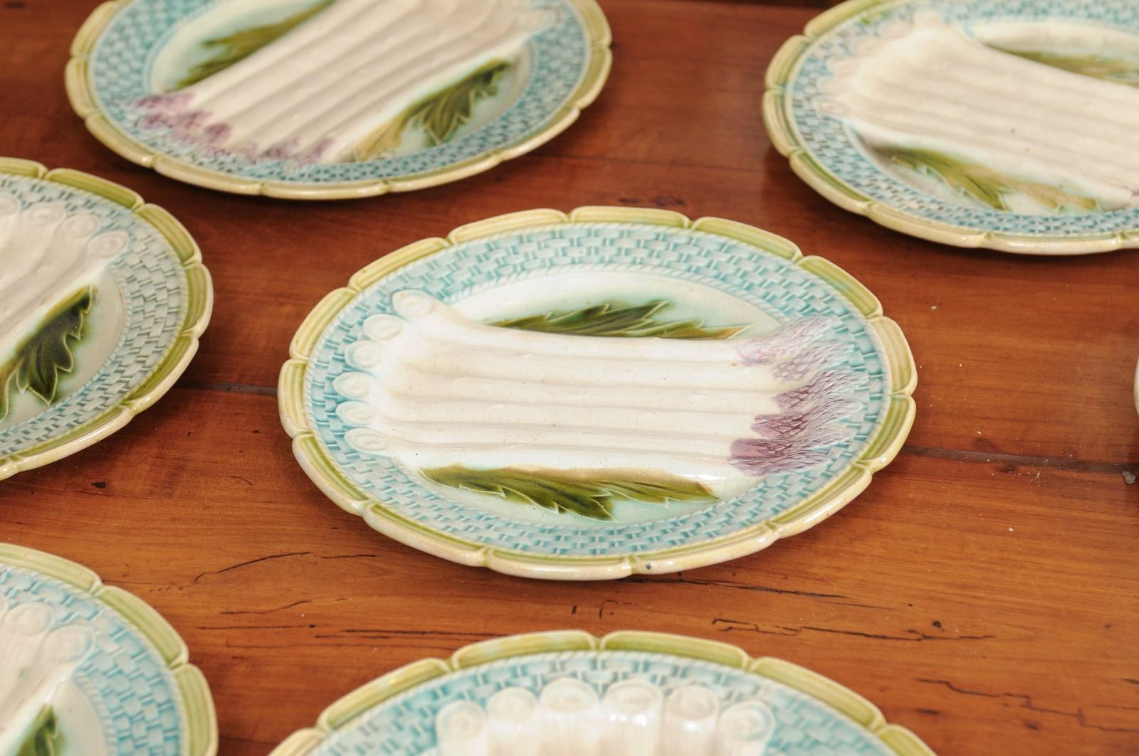 French 1880s Majolica Asparagus Plate with Turquoise Wicker Style Accents For Sale 3