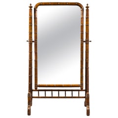 Specchio chevale in finto bambù e legno di noce del 1880 francese Napoléon III con rifiniture tornite