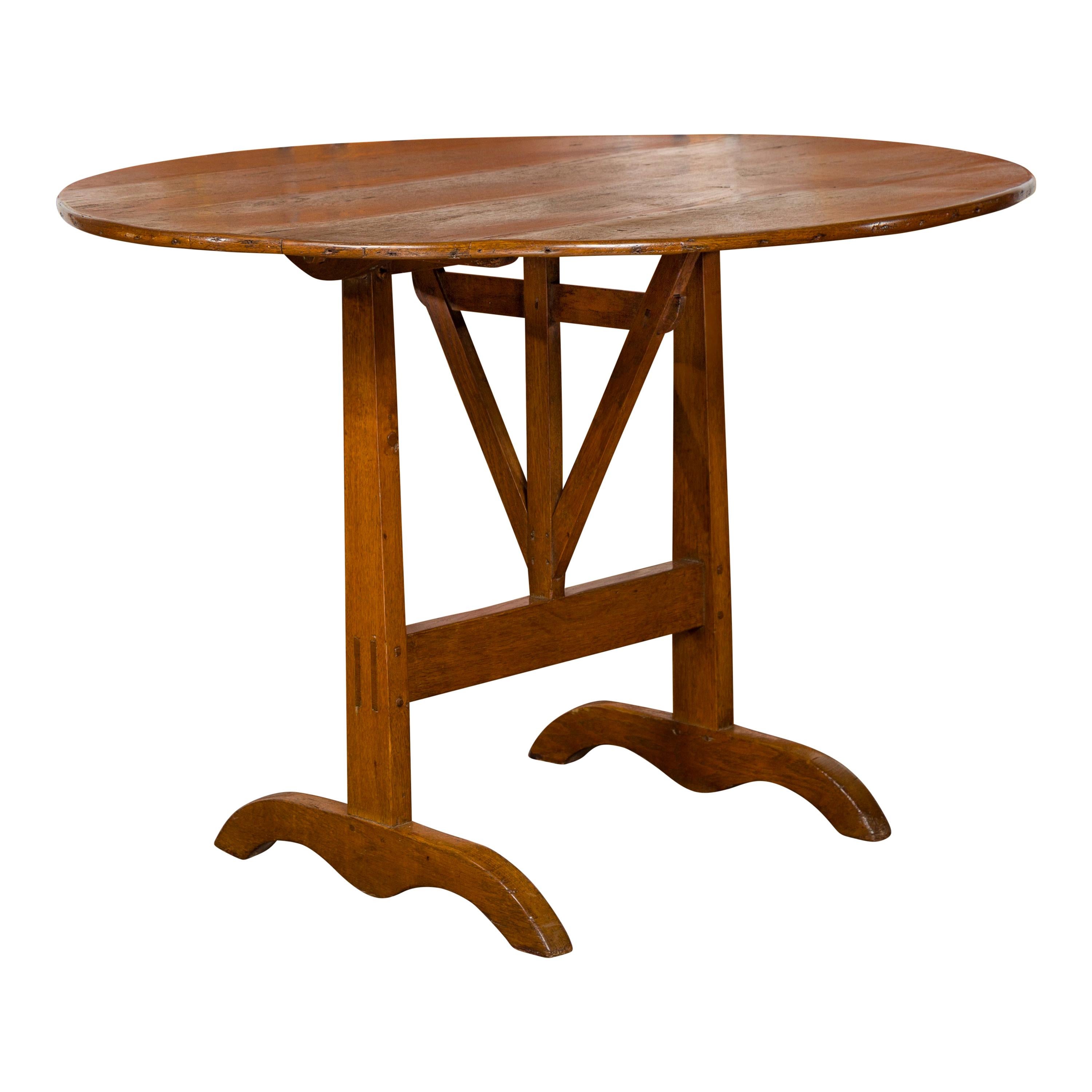 French 1880s Oak Wine Tasting Table with Round Tilt-Top and Trestle Base