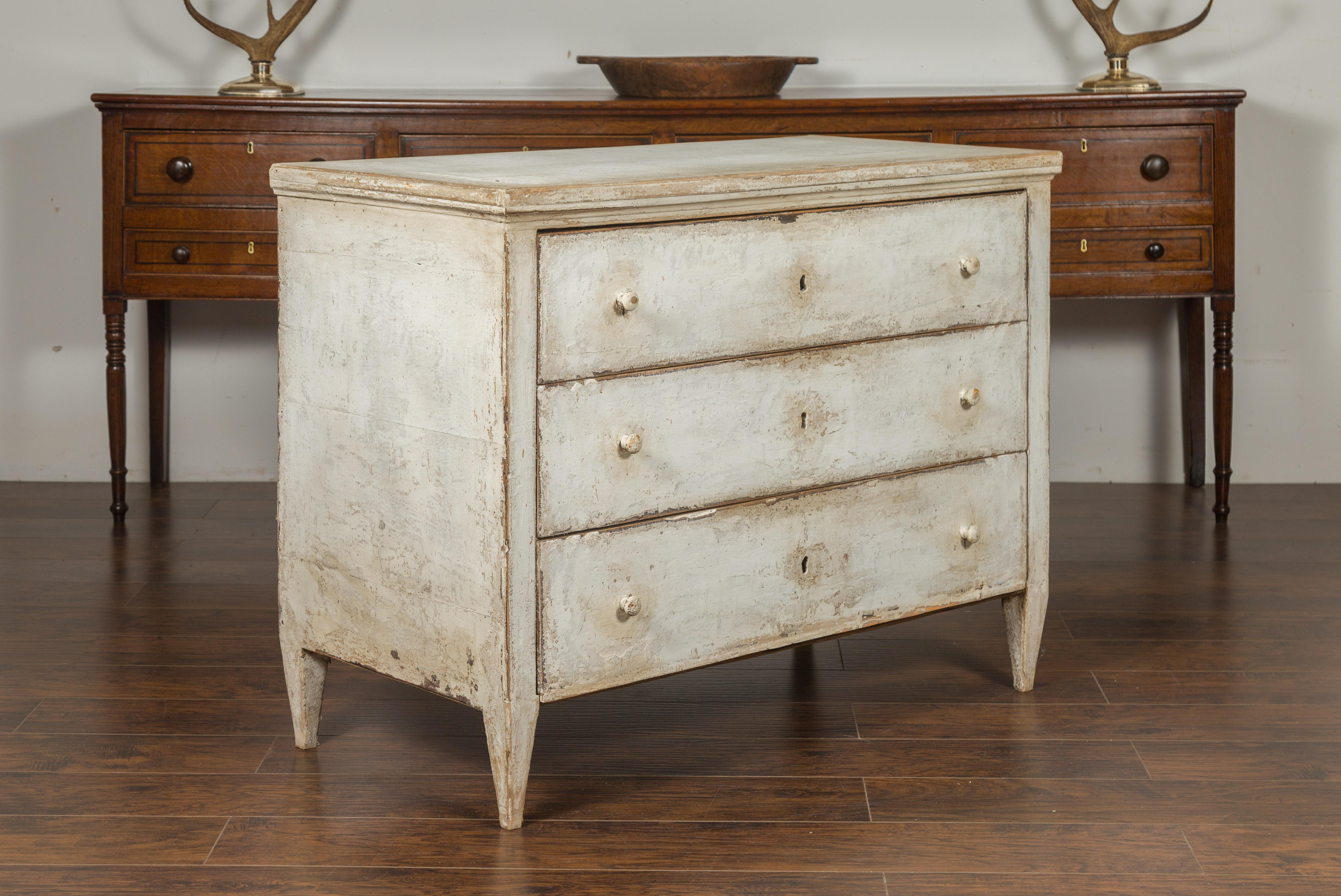 French 1880s Painted Three-Drawer Chest with Tapered Feet and Distressed Patina 6