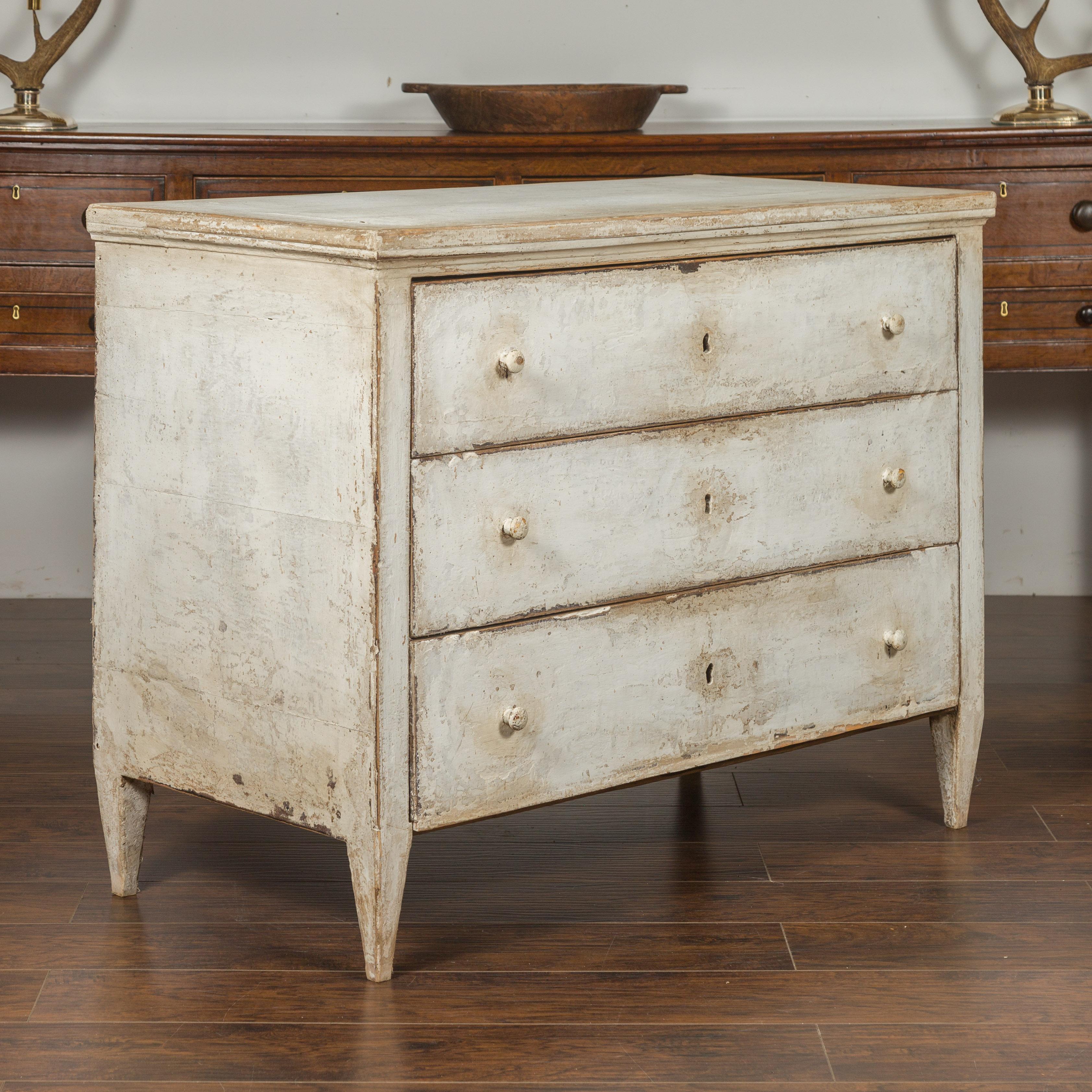 French 1880s Painted Three-Drawer Chest with Tapered Feet and Distressed Patina 7