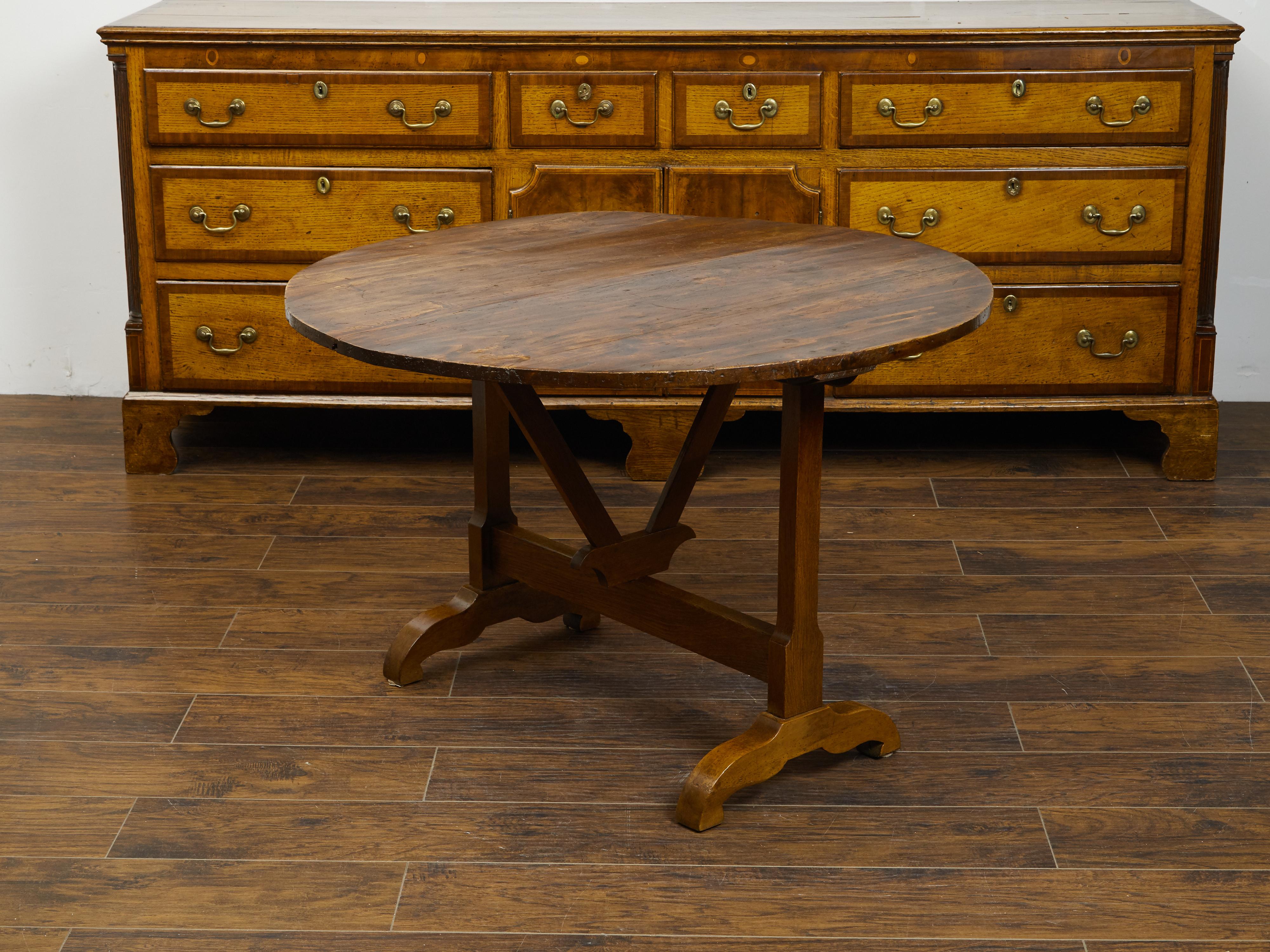 French 1880s Pine Wine Tasting Tilt-Top Table with Circular Top and Dark Patina 5