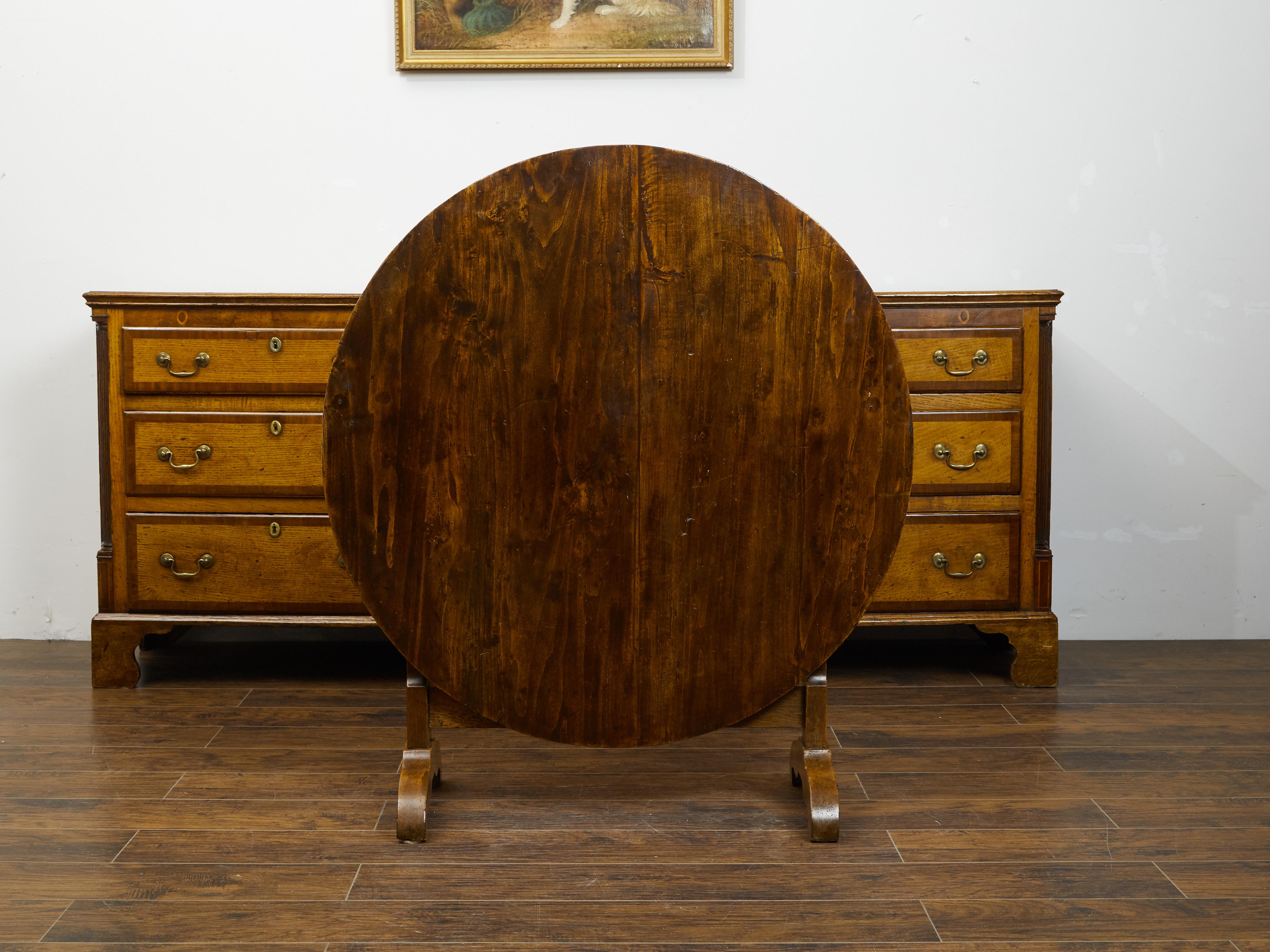 Rustic French 1880s Pine Wine Tasting Tilt-Top Table with Circular Top and Dark Patina