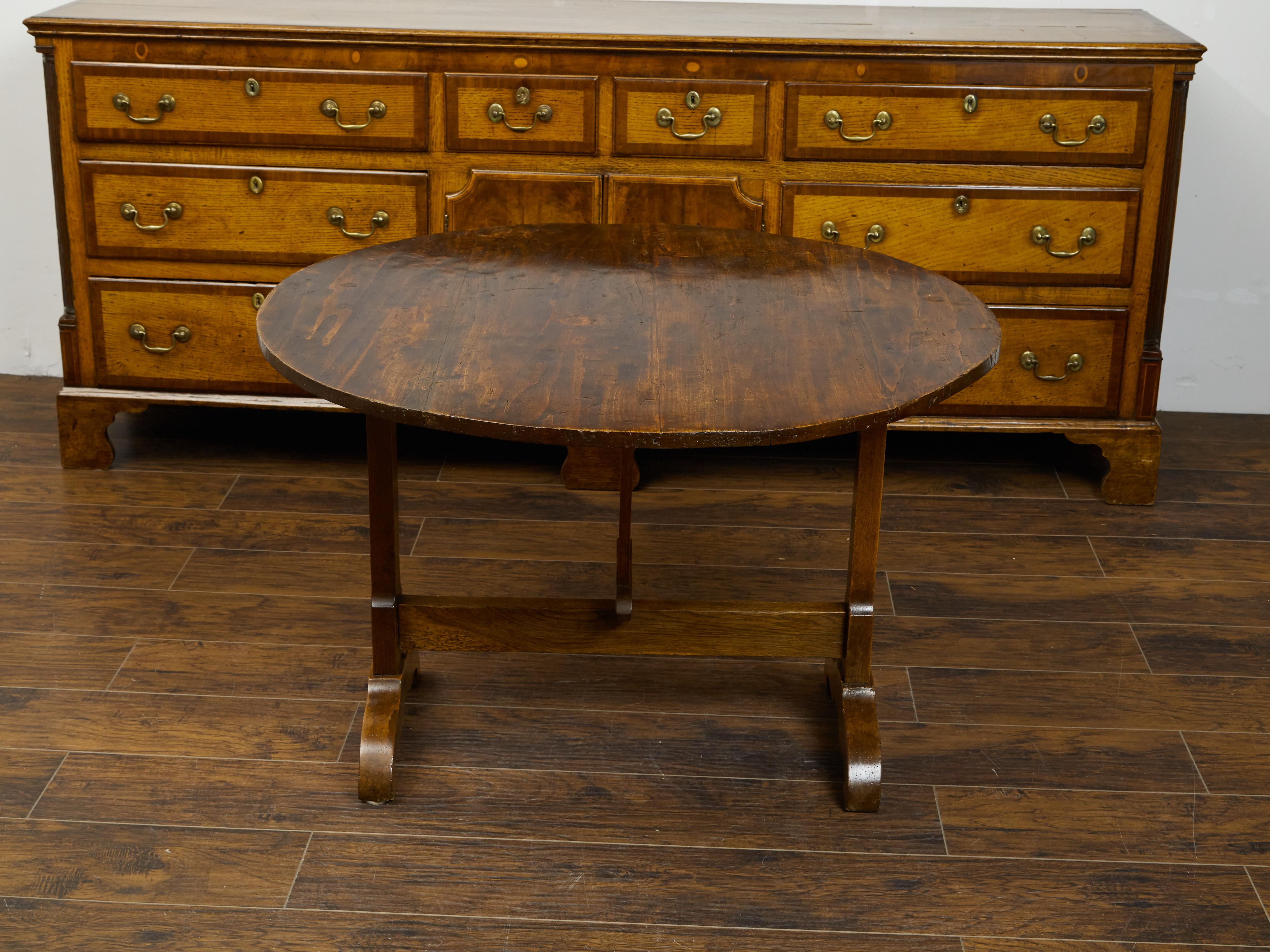 19th Century French 1880s Pine Wine Tasting Tilt-Top Table with Circular Top and Dark Patina