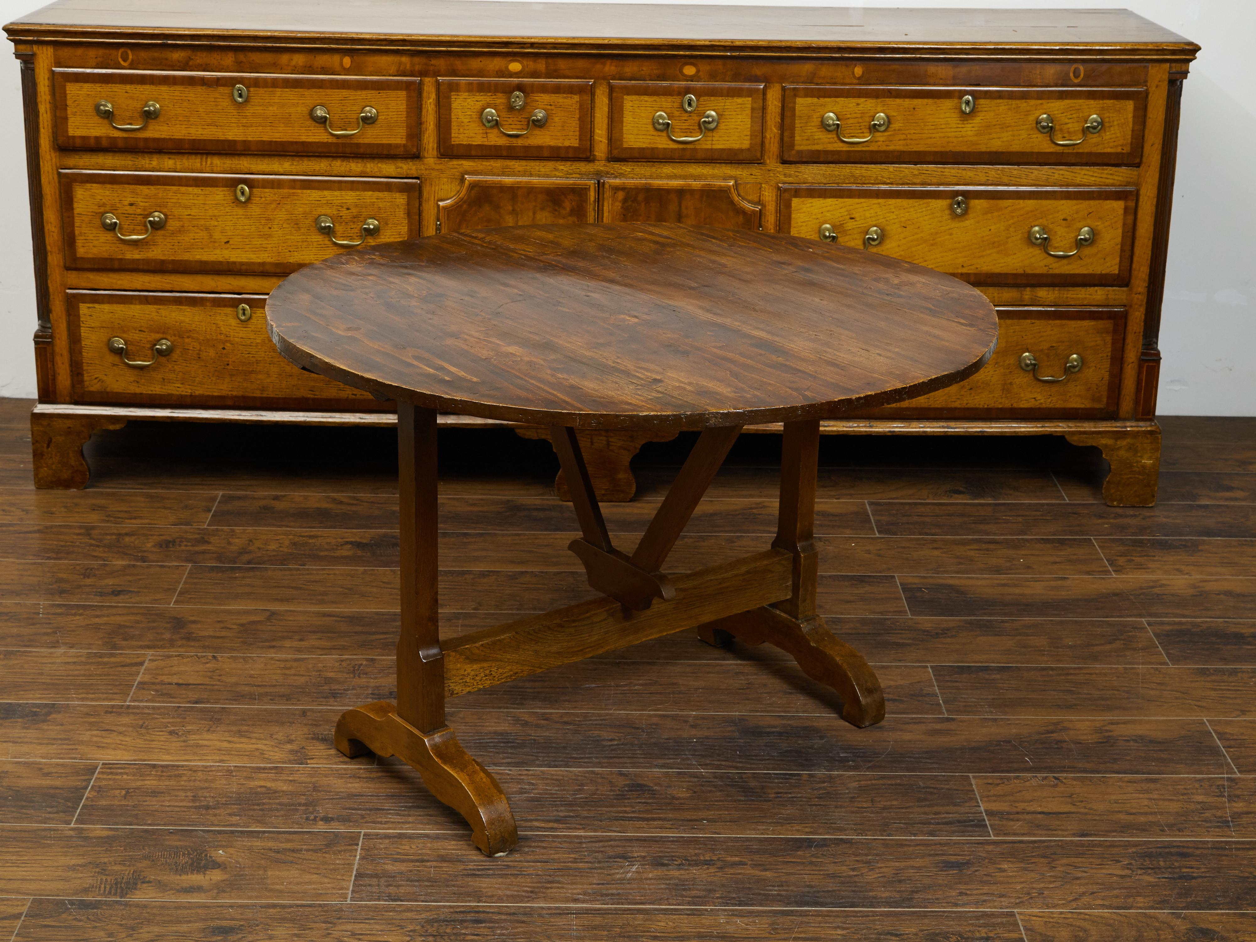 French 1880s Pine Wine Tasting Tilt-Top Table with Circular Top and Dark Patina 2