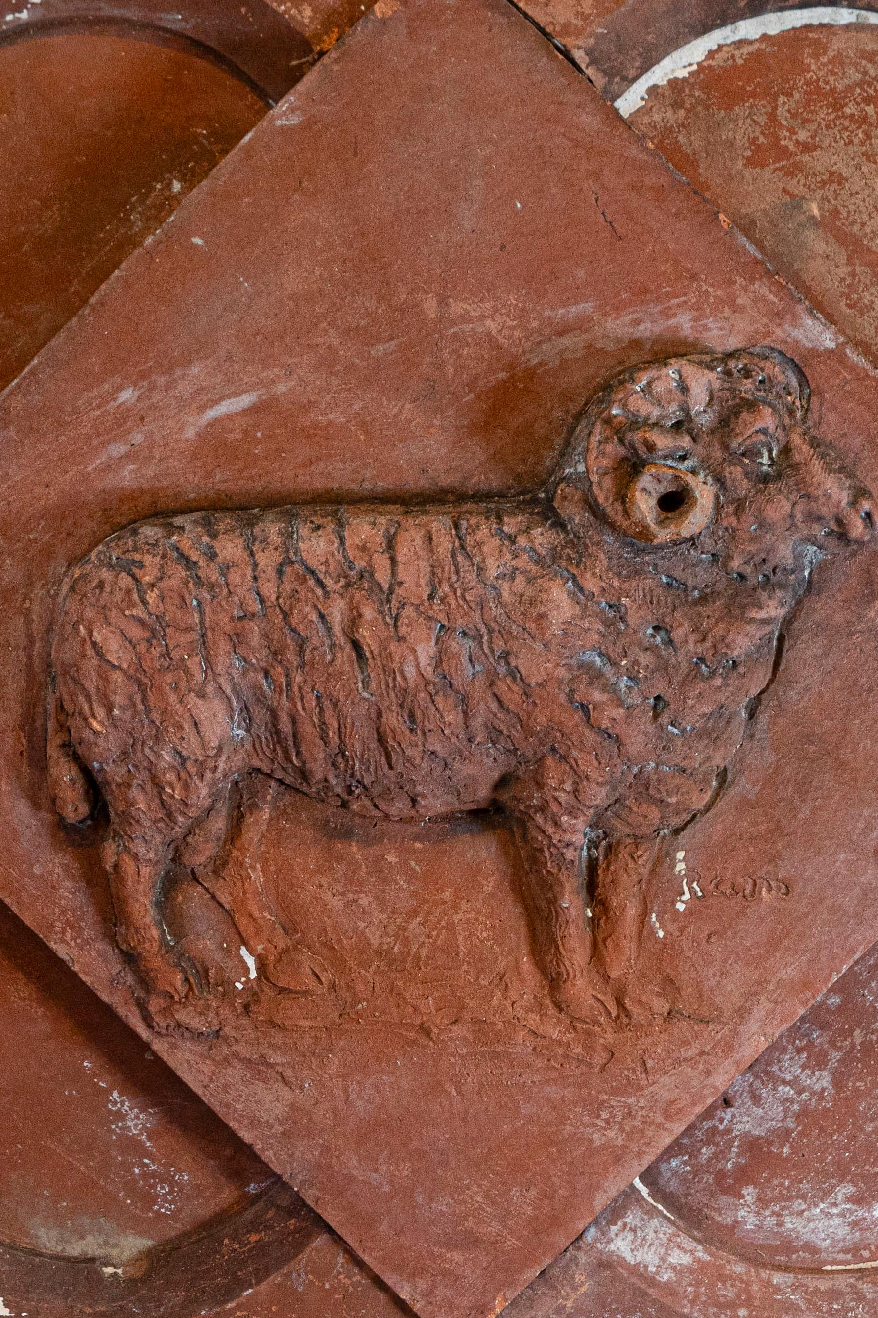French 1880s Red Terracotta Panel Depicting a Ram on a Quadrilobe In Good Condition In Atlanta, GA