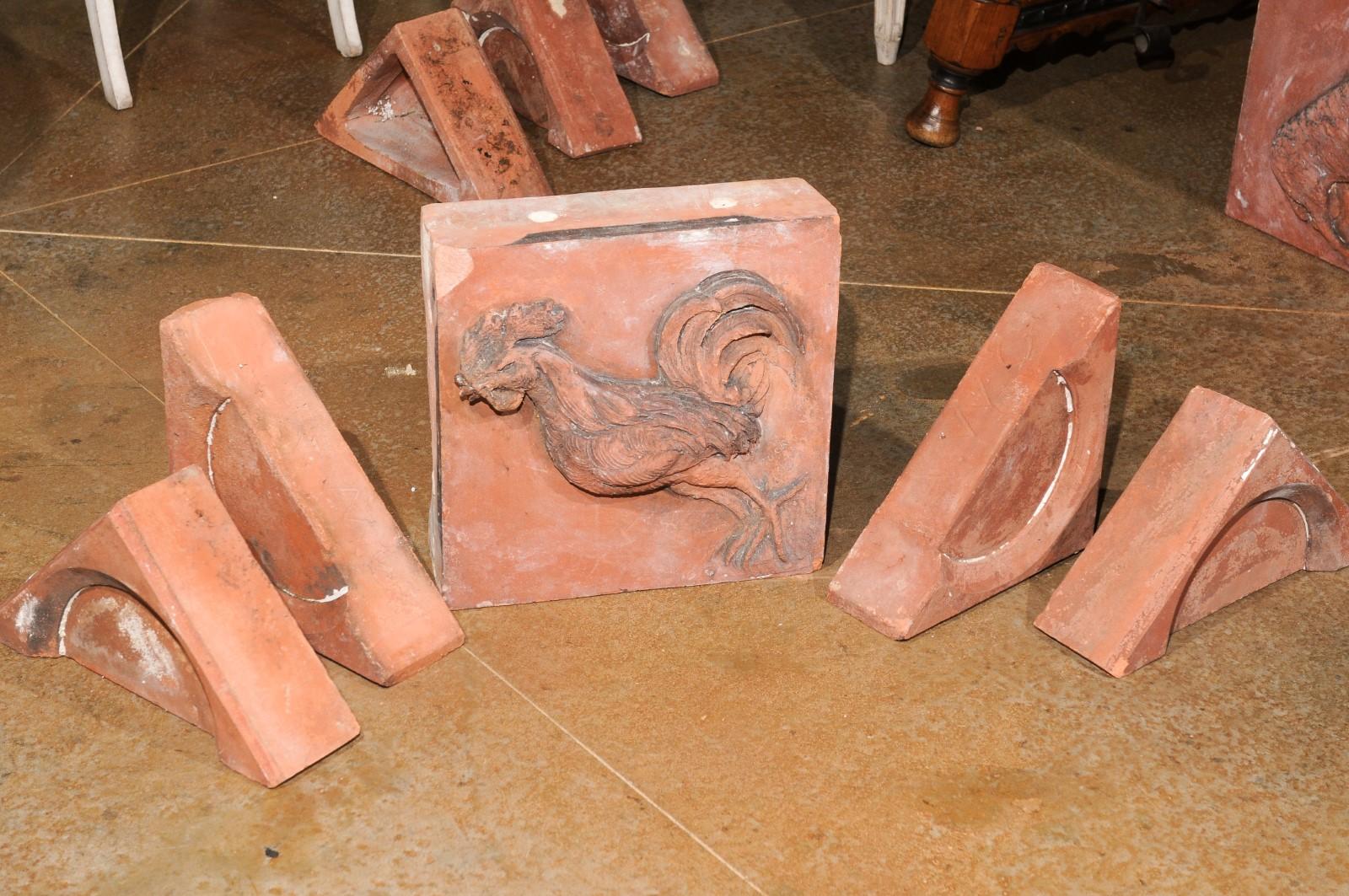 French 1880s Red Terracotta Panel Depicting a Rooster on a Quadrilobe In Good Condition For Sale In Atlanta, GA