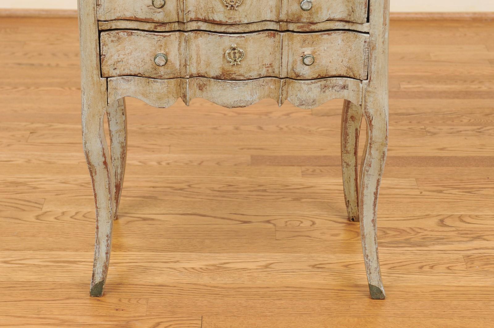 French 1880s Rococo Style Three-Drawer Bedside Chest with Serpentine Front For Sale 11