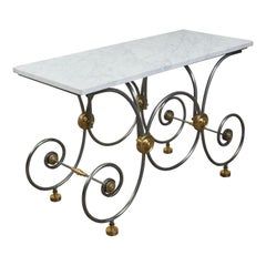 Tavolo da panettiere francese del 1880 in acciaio e ottone con base a spirale e piano in marmo