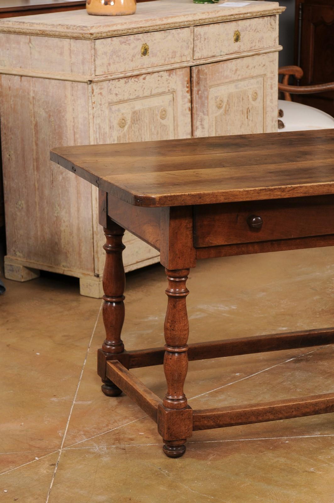 19th Century French 1880s Walnut Console Table with Single Drawer and Turned Baluster Legs