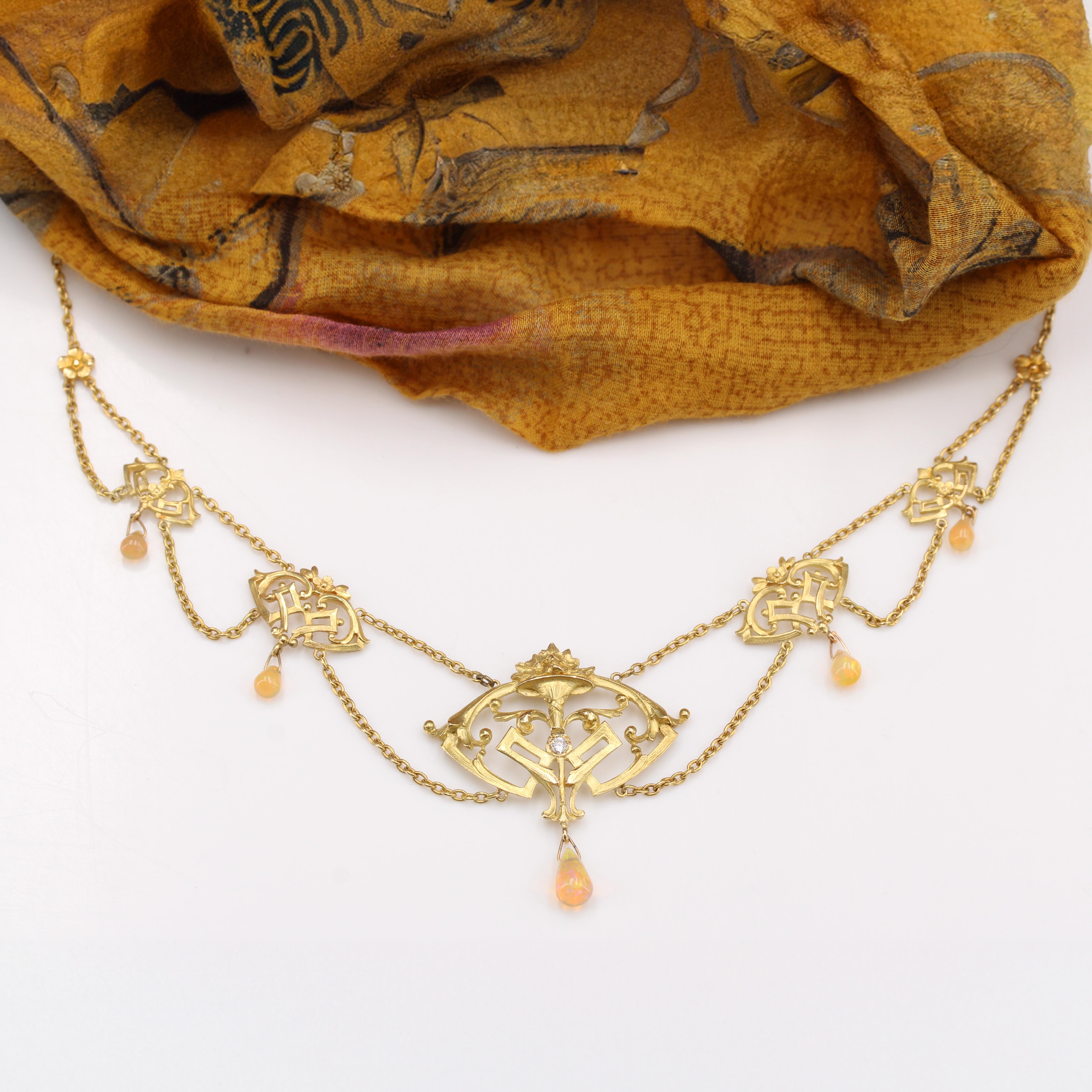 French 1890s Art Nouveau Opal Diamond 18 Karat Yellow Gold Necklace 2
