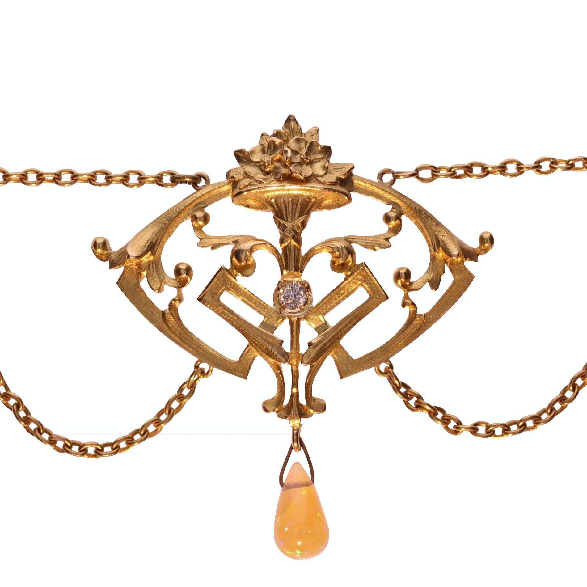 French 1890s Art Nouveau Opal Diamond 18 Karat Yellow Gold Necklace For Sale 1