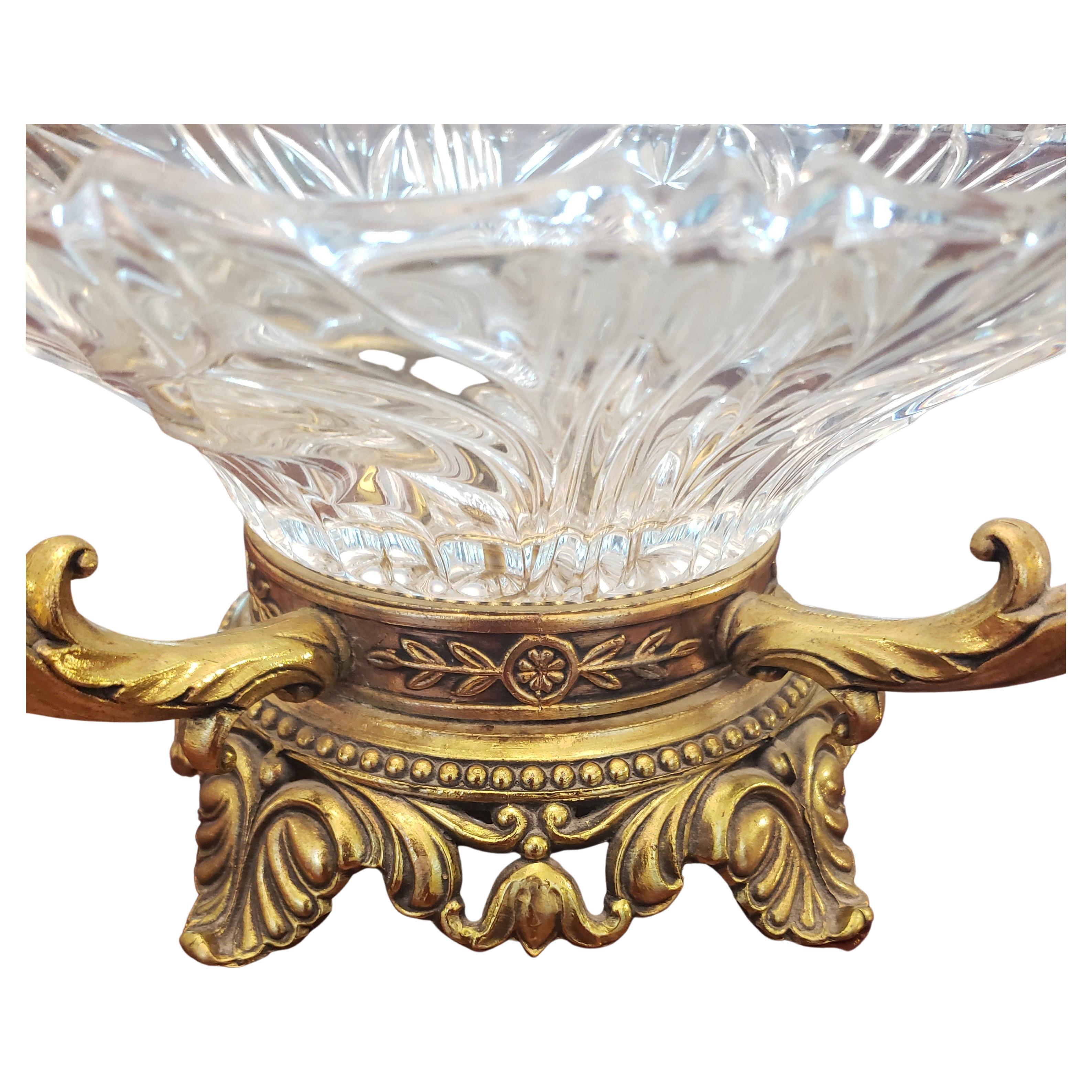 Französischer Baccarat-Kandelaber aus geschliffenem Kristallglas mit vergoldeter Bronze, 1890er Jahre im Zustand „Gut“ im Angebot in Germantown, MD