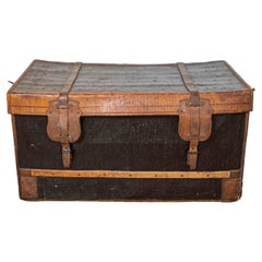 Französische Reisetasche aus den 1890er Jahren in Braun und Schwarz mit Lederriemen und gealterter Patina