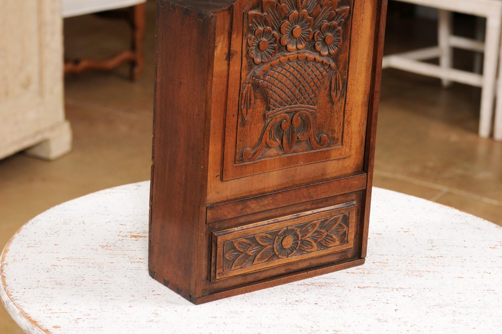 19th Century French, 1890s Carved Wooden Farinerio Decorative Box with Floral Décor