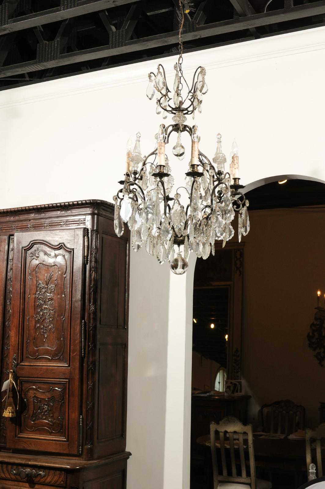 French 1890s Eight-Light Crystal Chandelier with Bronze Armature and Obelisks In Good Condition For Sale In Atlanta, GA