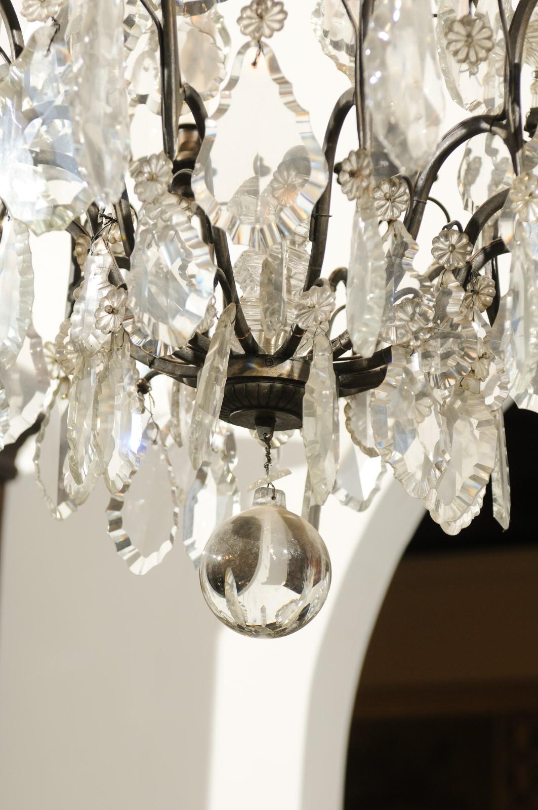 French 1890s Eight-Light Crystal Chandelier with Bronze Armature and Obelisks For Sale 2