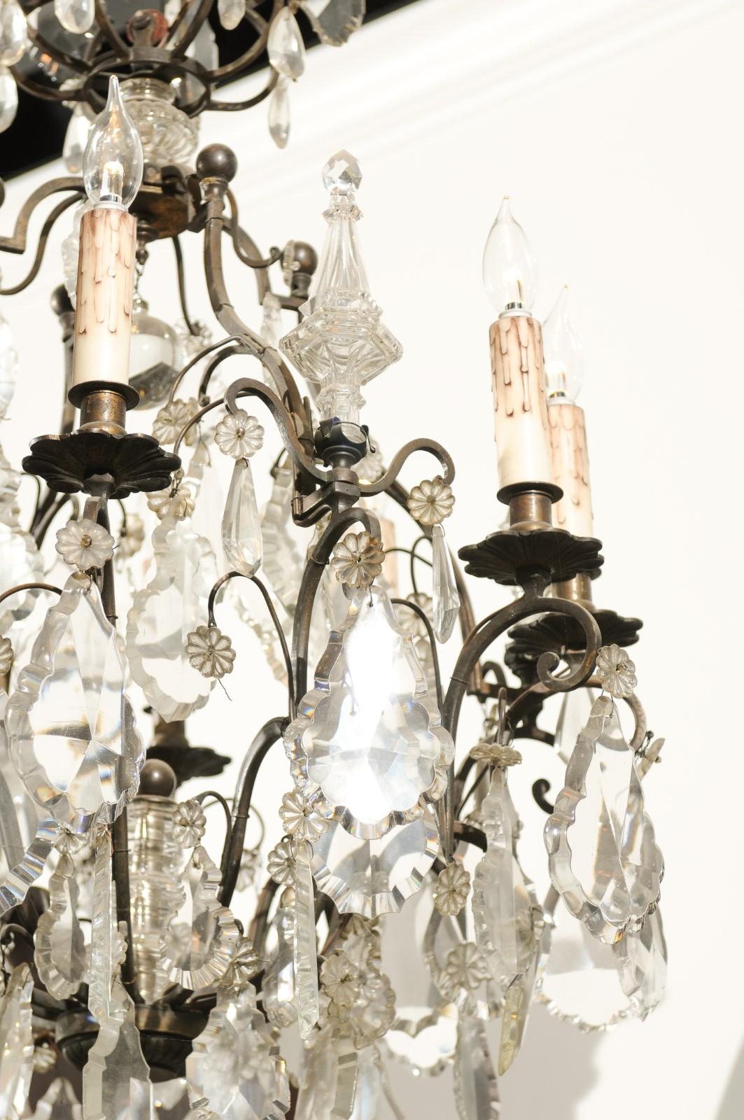 French 1890s Eight-Light Crystal Chandelier with Bronze Armature and Obelisks For Sale 3