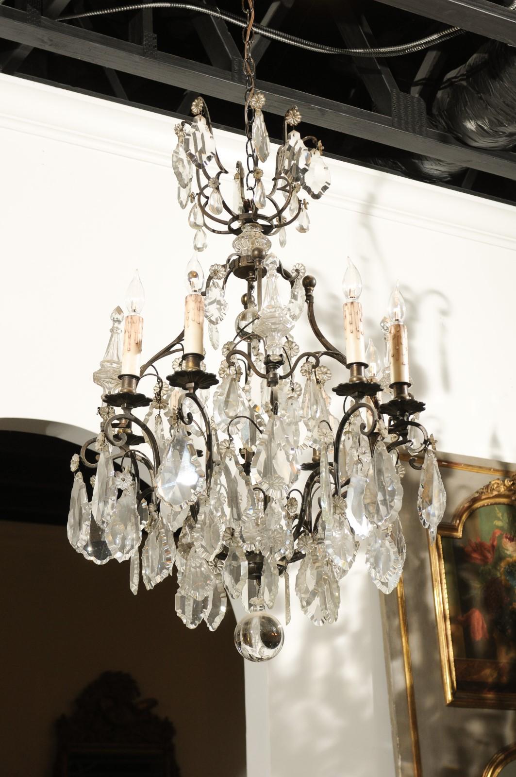 French 1890s Eight-Light Crystal Chandelier with Bronze Armature and Obelisks For Sale 4