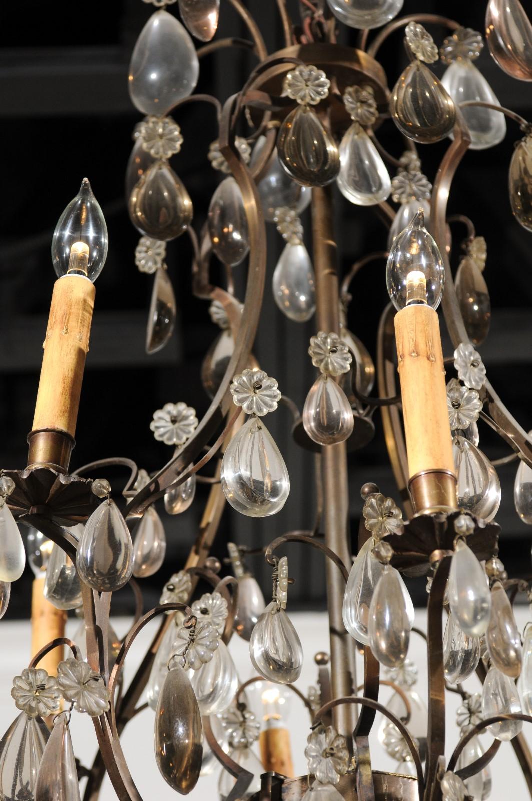 Lustre français à huit lumières en acier des années 1890 avec cristaux clairs et fumés en vente 4