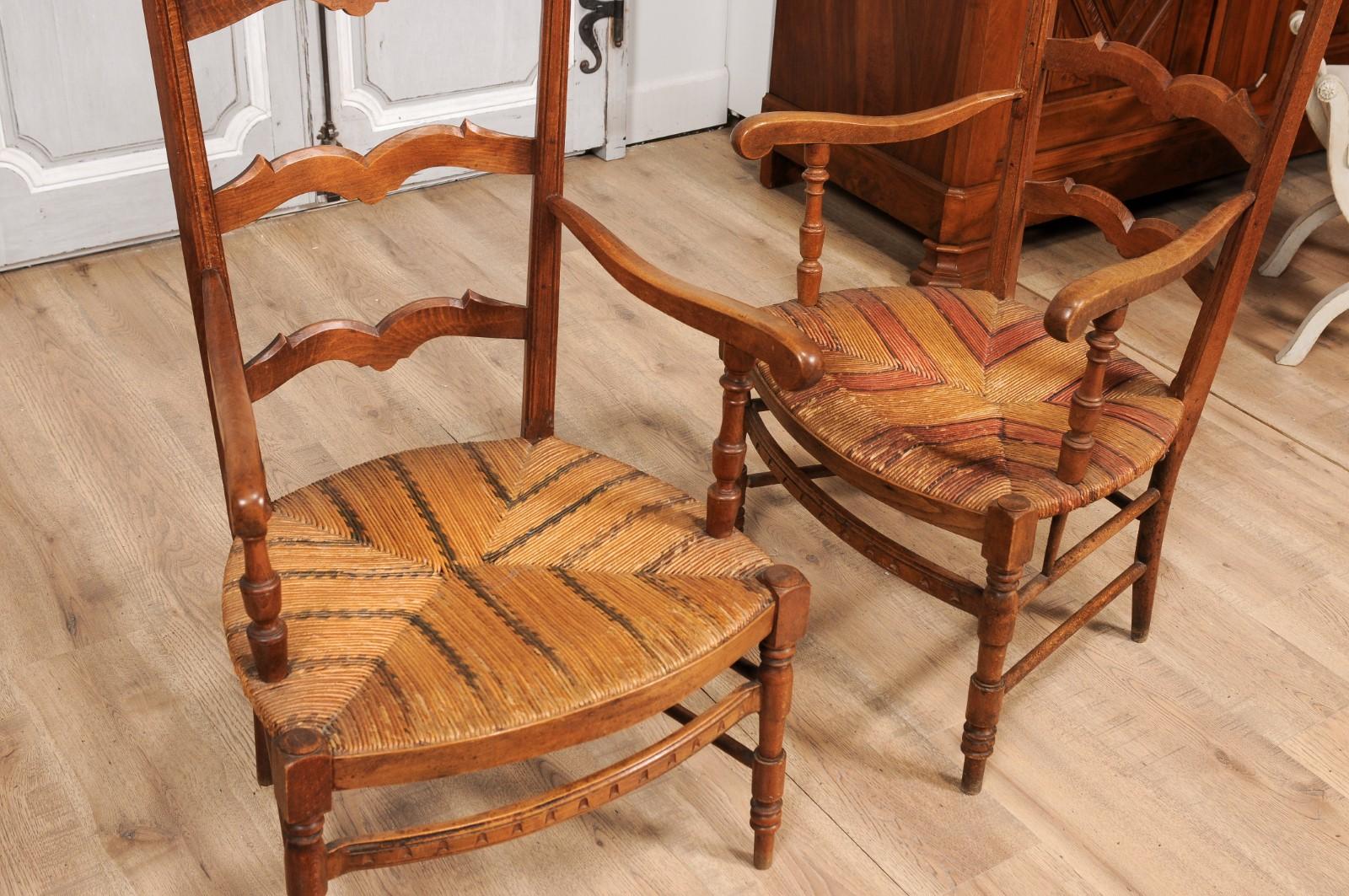 French 1890s Fruitwood Ladder Back Chairs with Straw Seats and Turned Legs For Sale 6