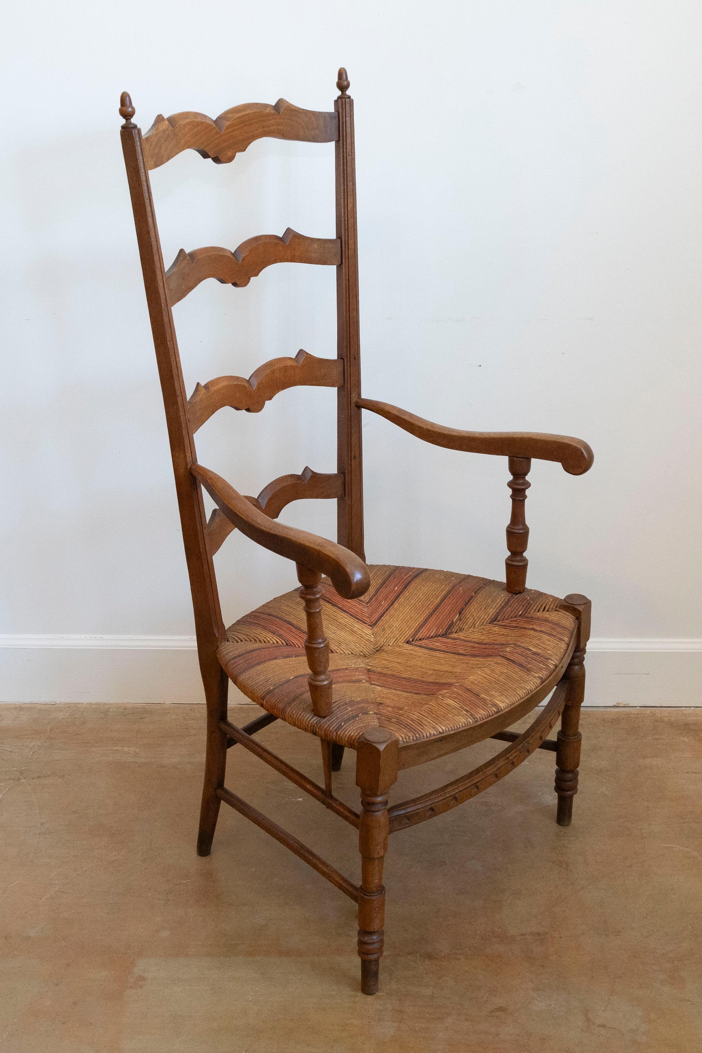 French 1890s Fruitwood Ladder Back Chairs with Straw Seats and Turned Legs For Sale 3