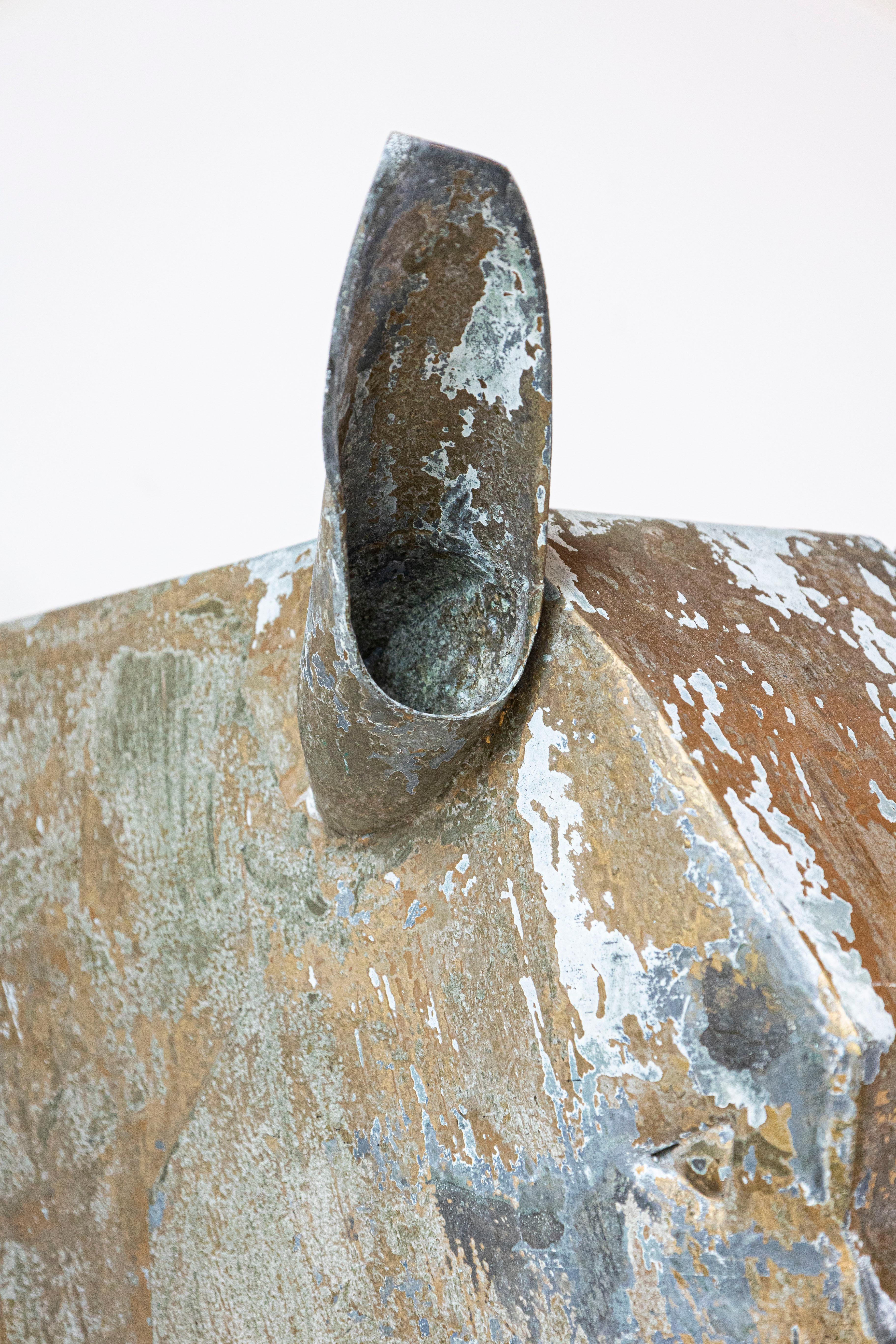 Französische Pferdekopfskulptur aus vergoldetem Zink von 1890 mit kantigen Zügen und Patina im Angebot 1