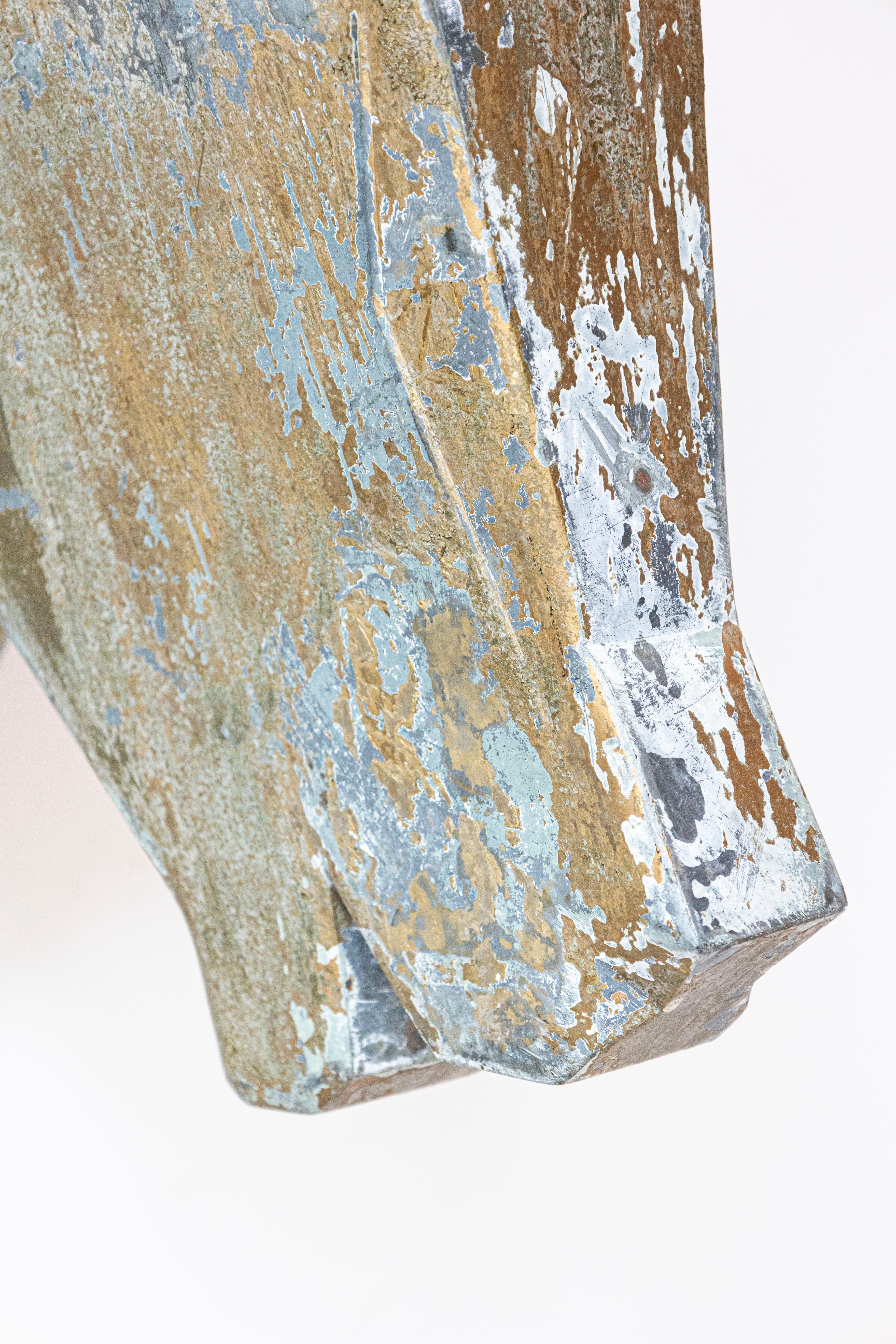 Französische Pferdekopfskulptur aus vergoldetem Zink von 1890 mit kantigen Zügen und Patina im Angebot 3