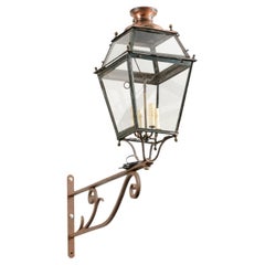 Französische Wandlaterne aus Eisen und Kupfer aus den 1890er-Jahren mit vier Lights und geschwungener Halterung