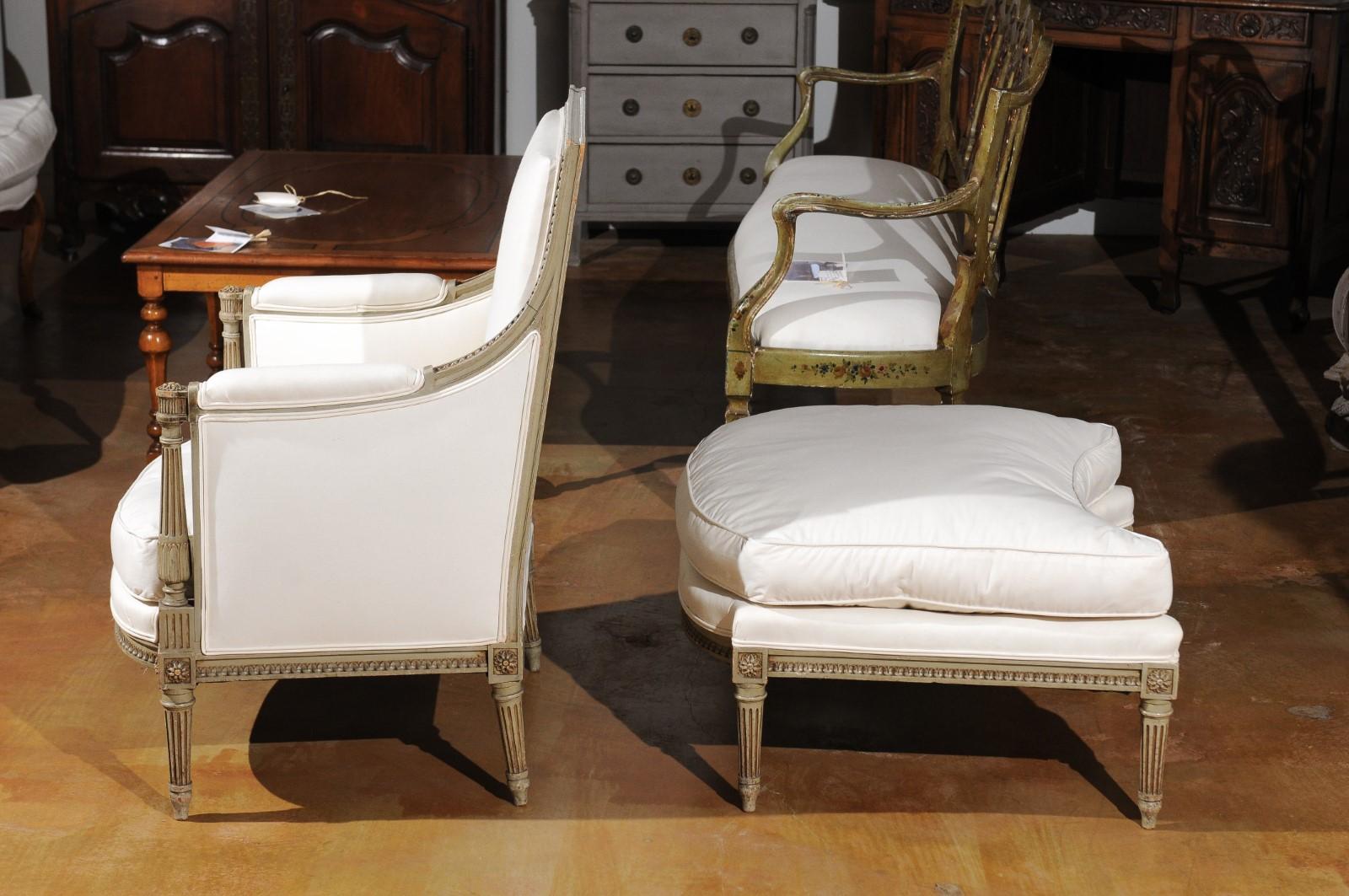 French 1890s Louis XVI Style Carved Two-Part Duchesse Brisée with Upholstery 2
