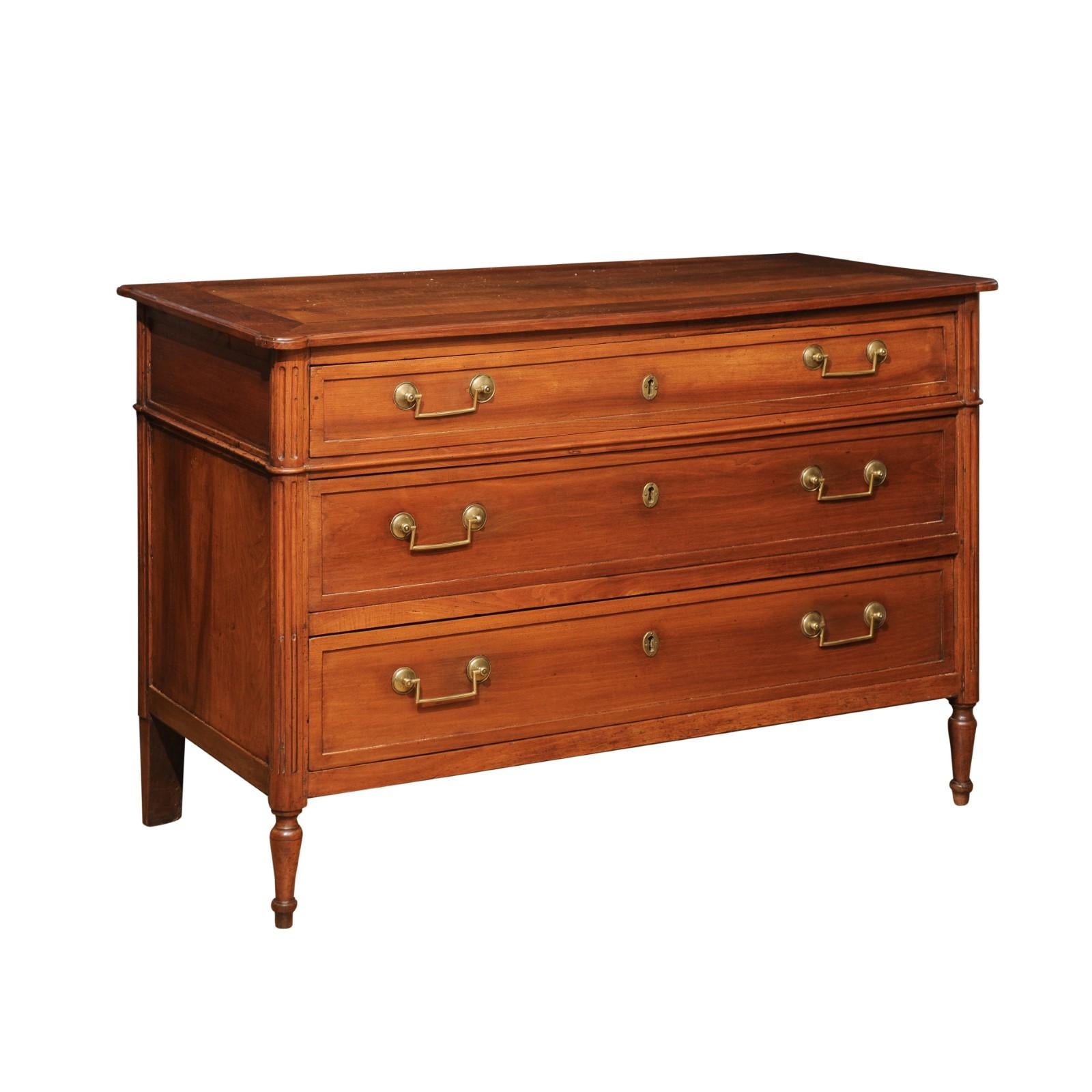 French 1890s Louis XVI Style Three-Drawer Commode with Rounded Fluted Side Posts For Sale 4