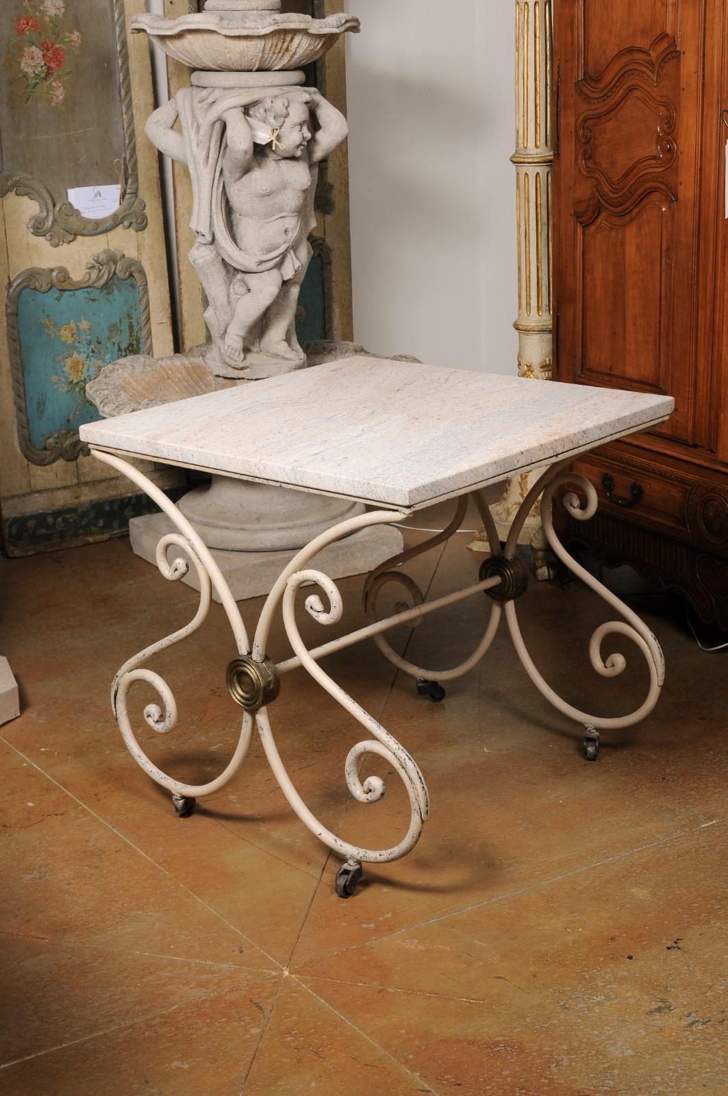 Table de Patisserie française des années 1890 avec base en fer peint à volutes et plateau en pierre en vente 3