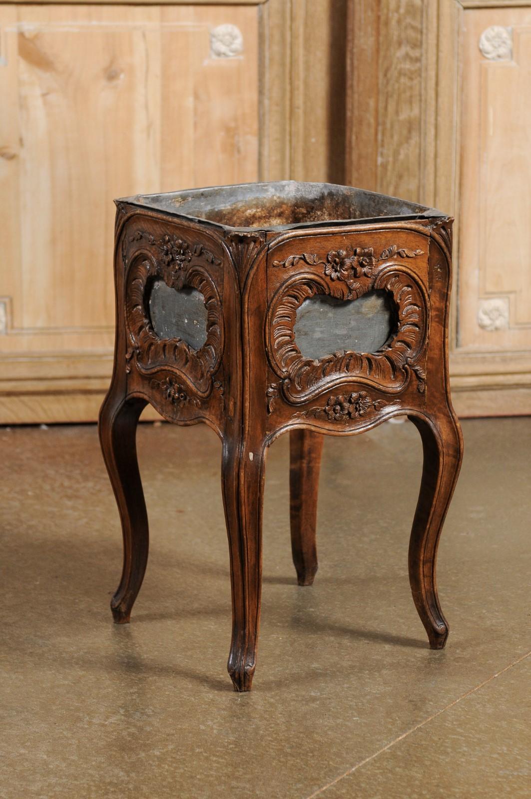 Carved French 1890s Rococo Revival Walnut Planter with Rocailles and Floral Motifs For Sale