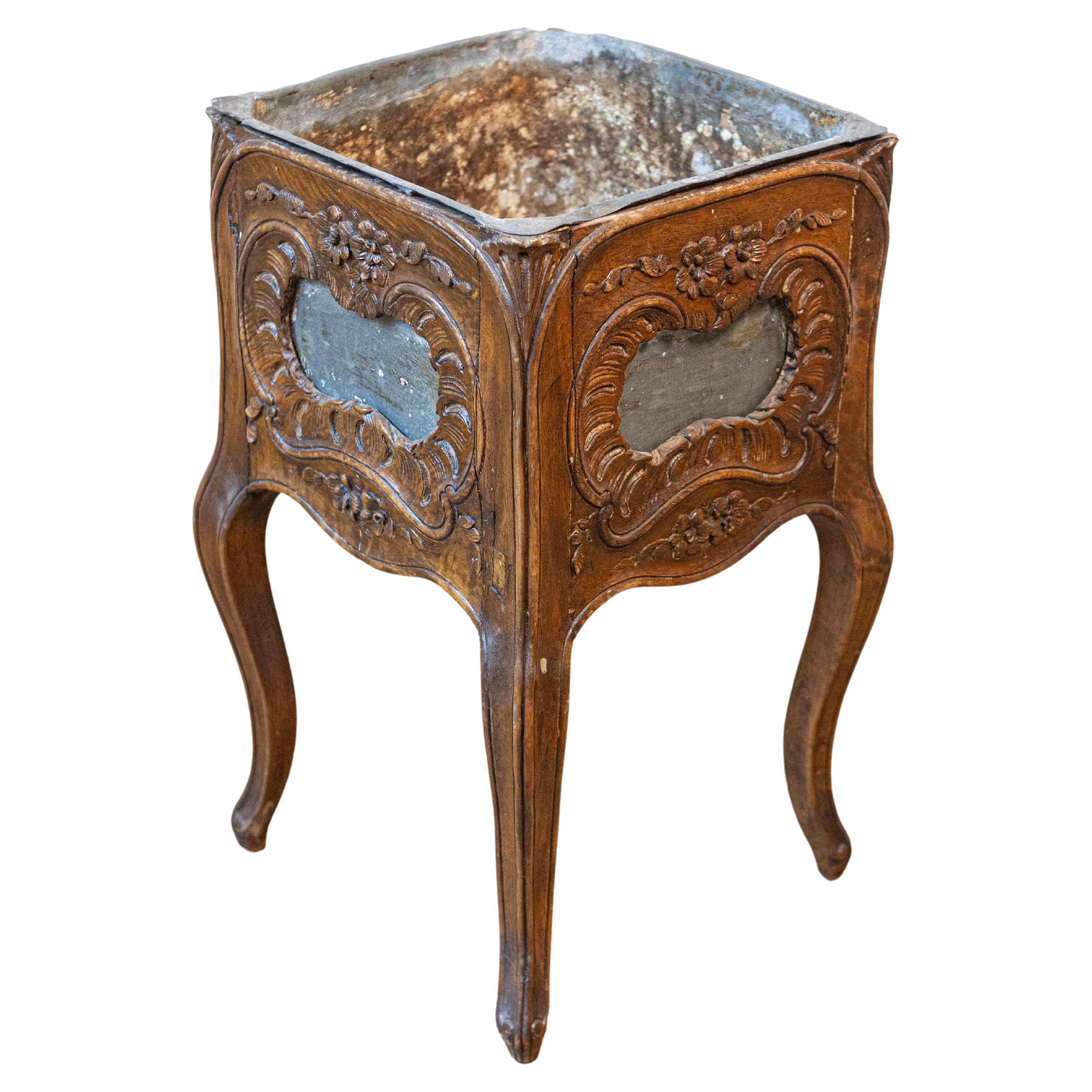 Fioriera in legno di noce in stile Rococo Revival del 1890 con motivi floreali e Rocailles