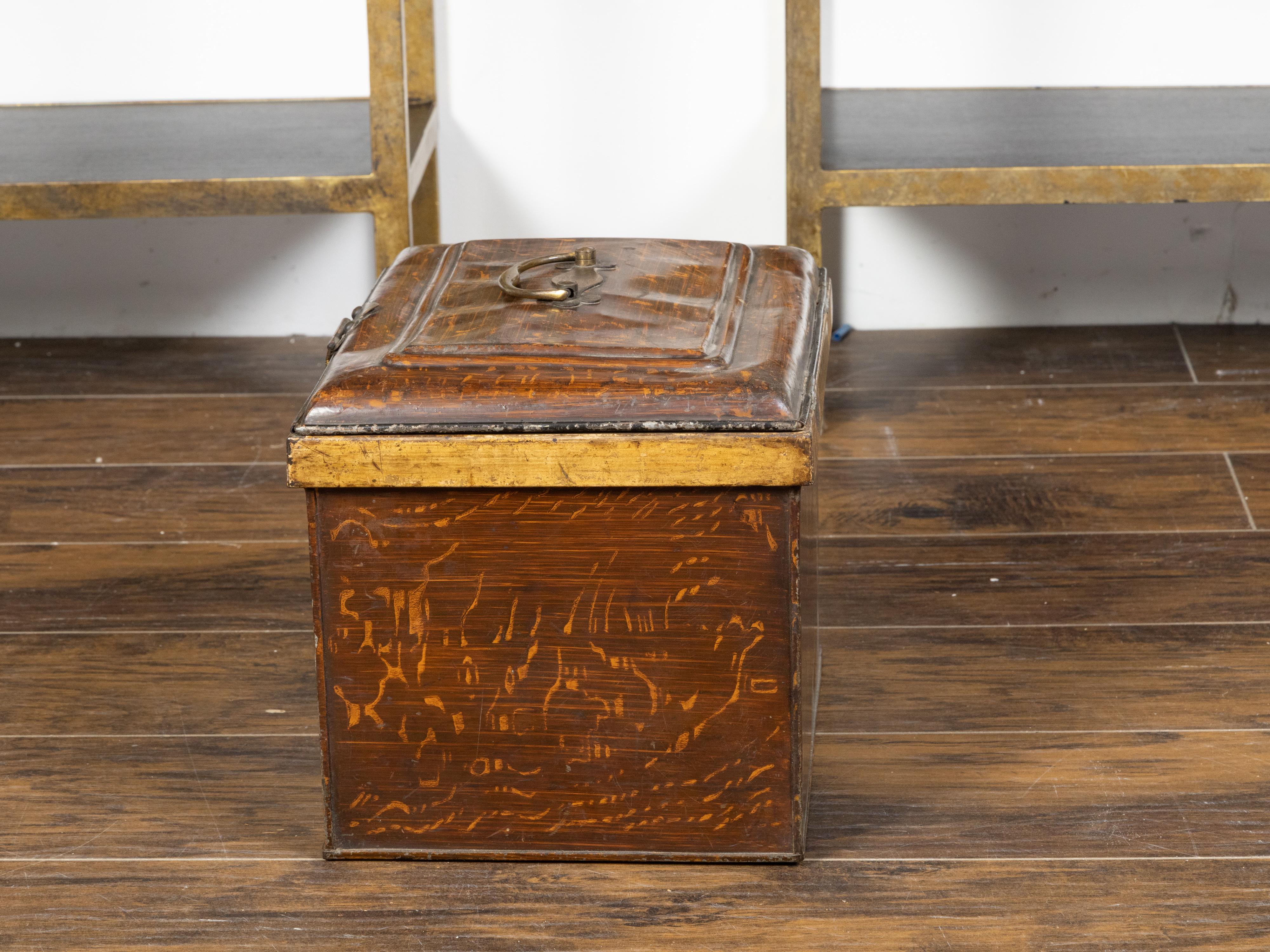 French 1890s Rustic Painted Tôle Box with Wood Grain Finish and Goldenrod Accent For Sale 6