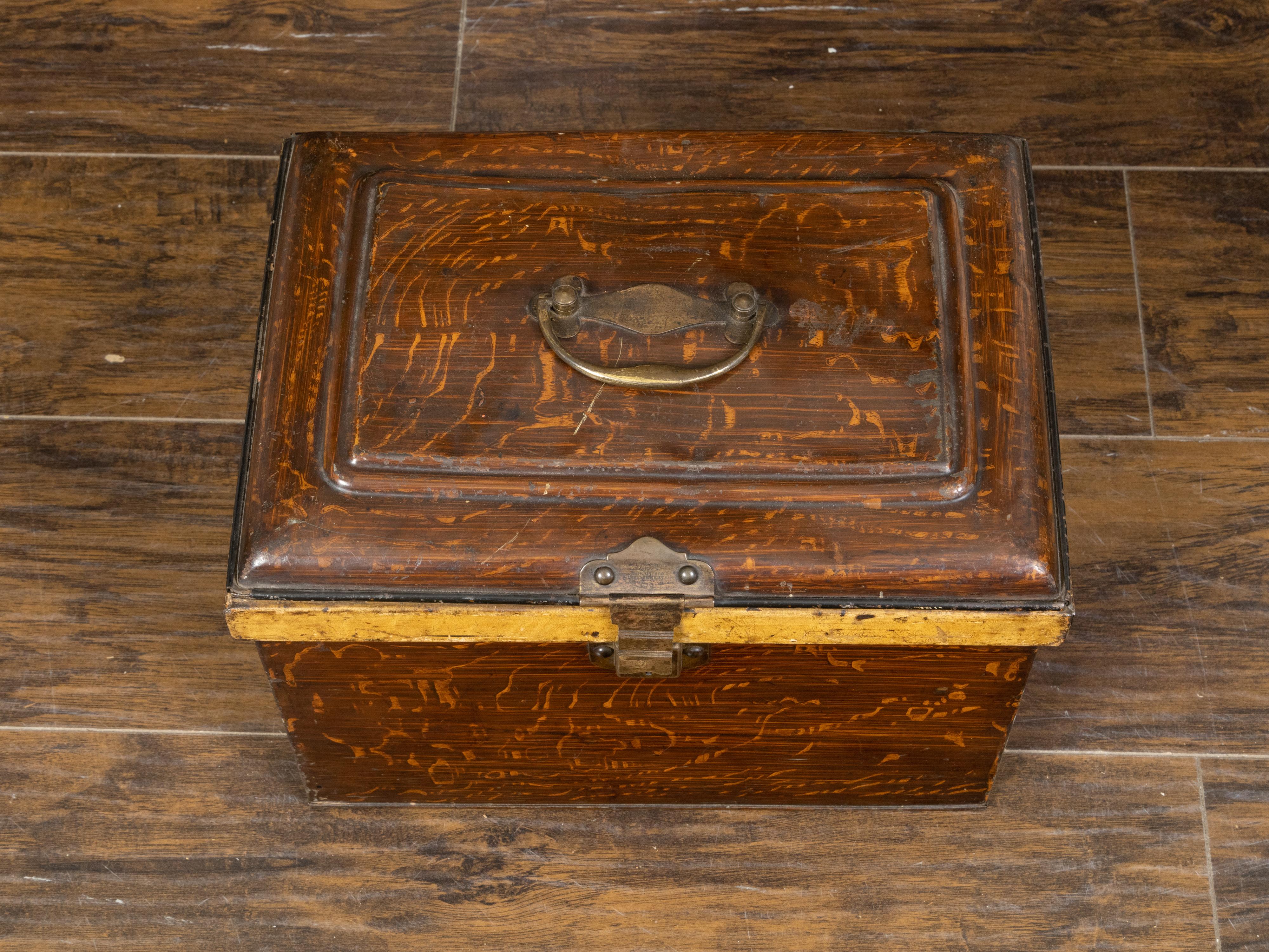 French 1890s Rustic Painted Tôle Box with Wood Grain Finish and Goldenrod Accent For Sale 1