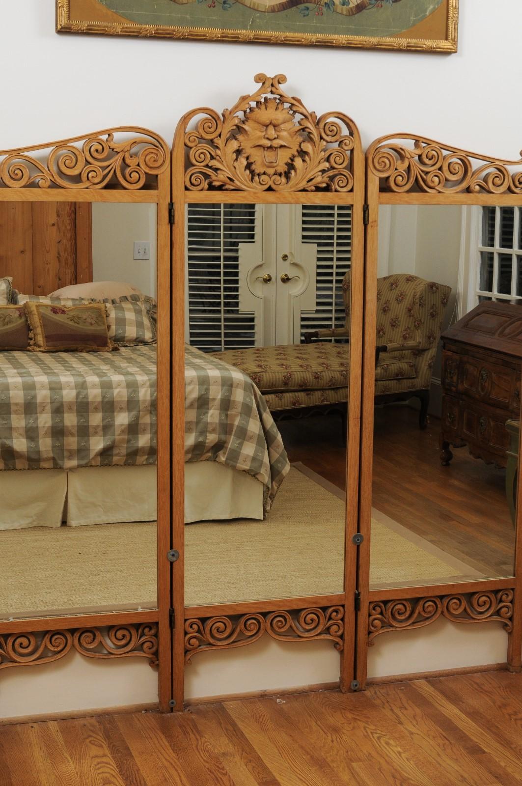 French 1890s Three-Part Carved and Mirrored Dressing Screen with Sun Mascaron 1