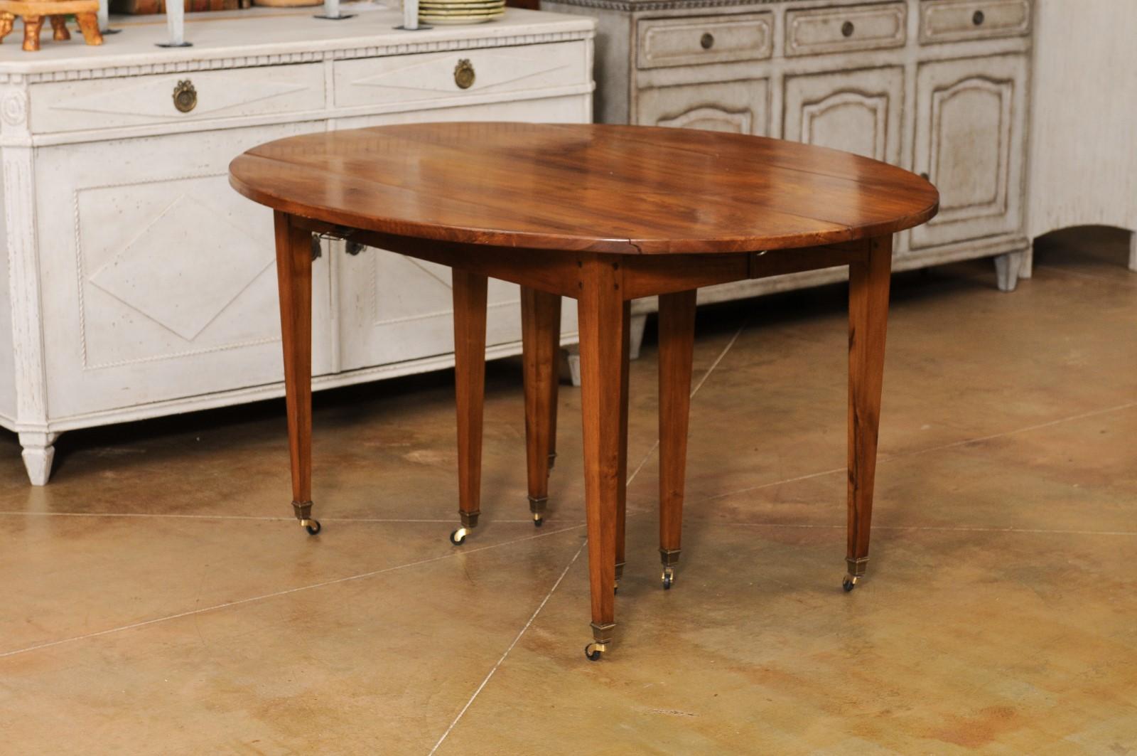 French 1890s Walnut Oval Extension Dining Room Table with Five Leaves 8