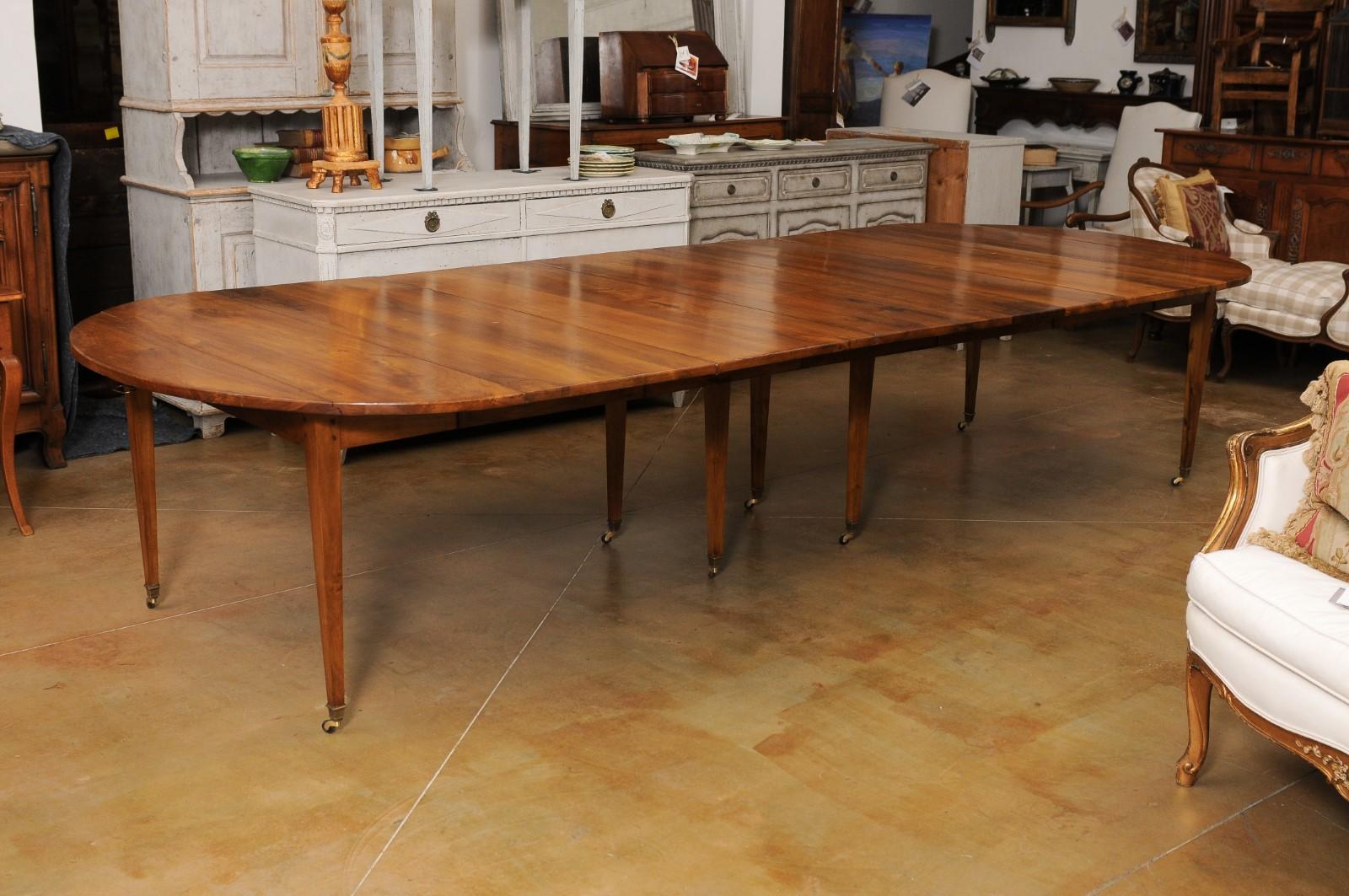 French 1890s Walnut Oval Extension Dining Room Table with Five Leaves 9