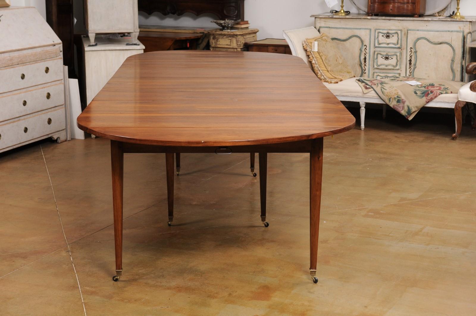 French 1890s Walnut Oval Extension Dining Table with Four Removable Leaves 8