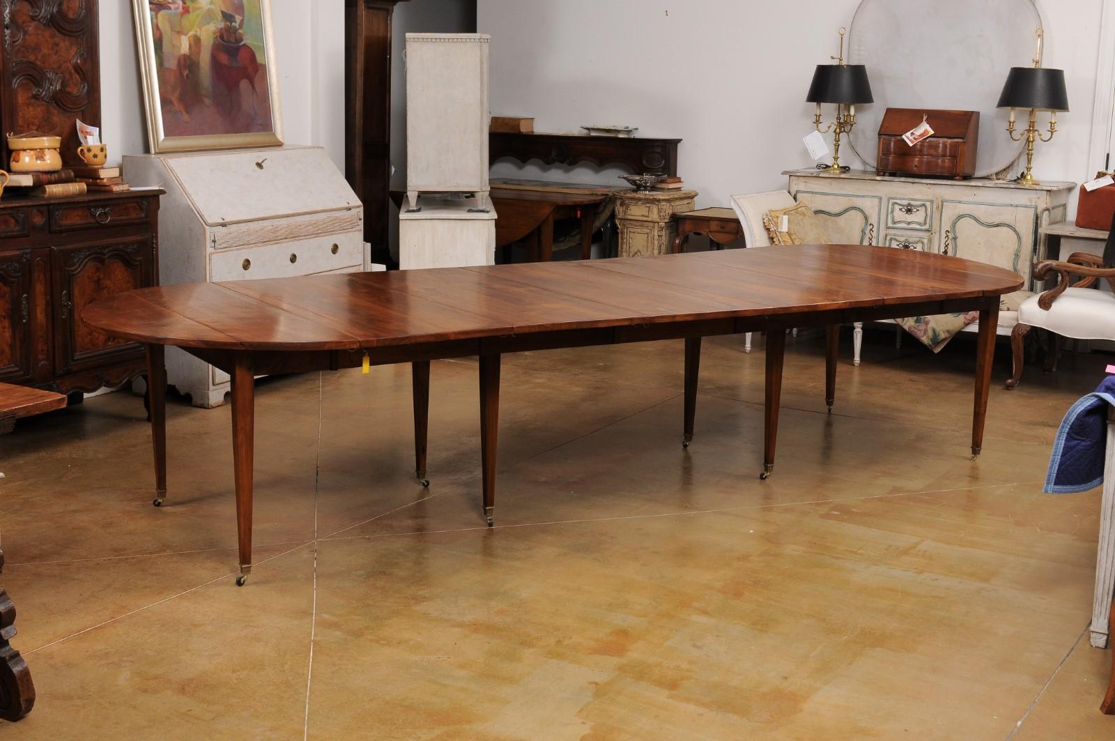 French 1890s Walnut Oval Extension Dining Table with Four Removable Leaves 1