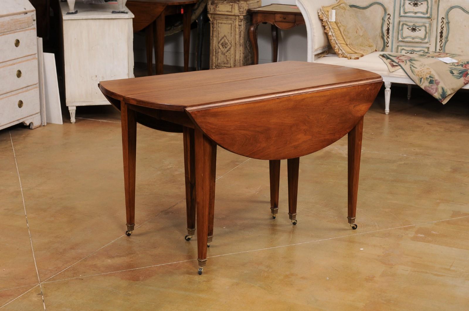 French 1890s Walnut Oval Extension Dining Table with Four Removable Leaves 2