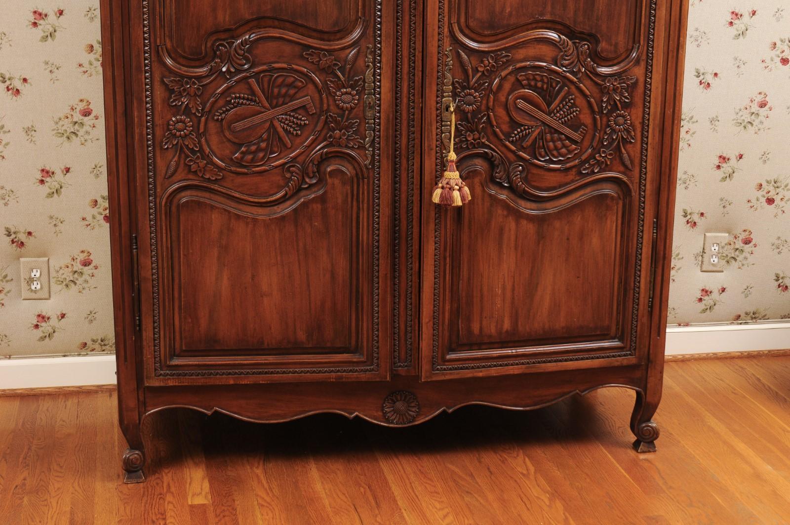 French 1890s Walnut Wedding Armoire with Carved Doves, Quiver and Lutes 6
