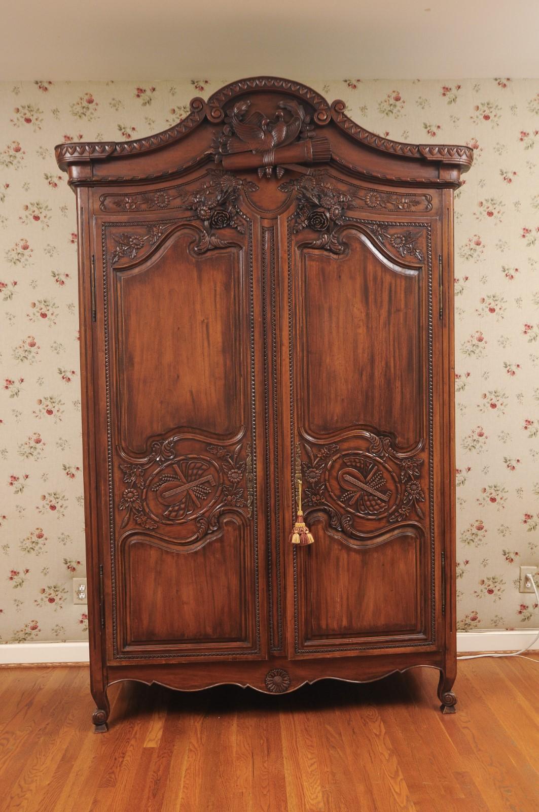 French 1890s Walnut Wedding Armoire with Carved Doves, Quiver and Lutes 11