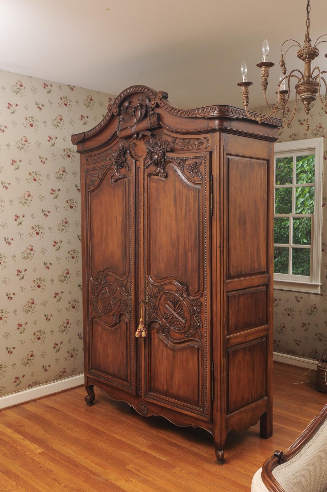 French 1890s Walnut Wedding Armoire with Carved Doves, Quiver and Lutes 3