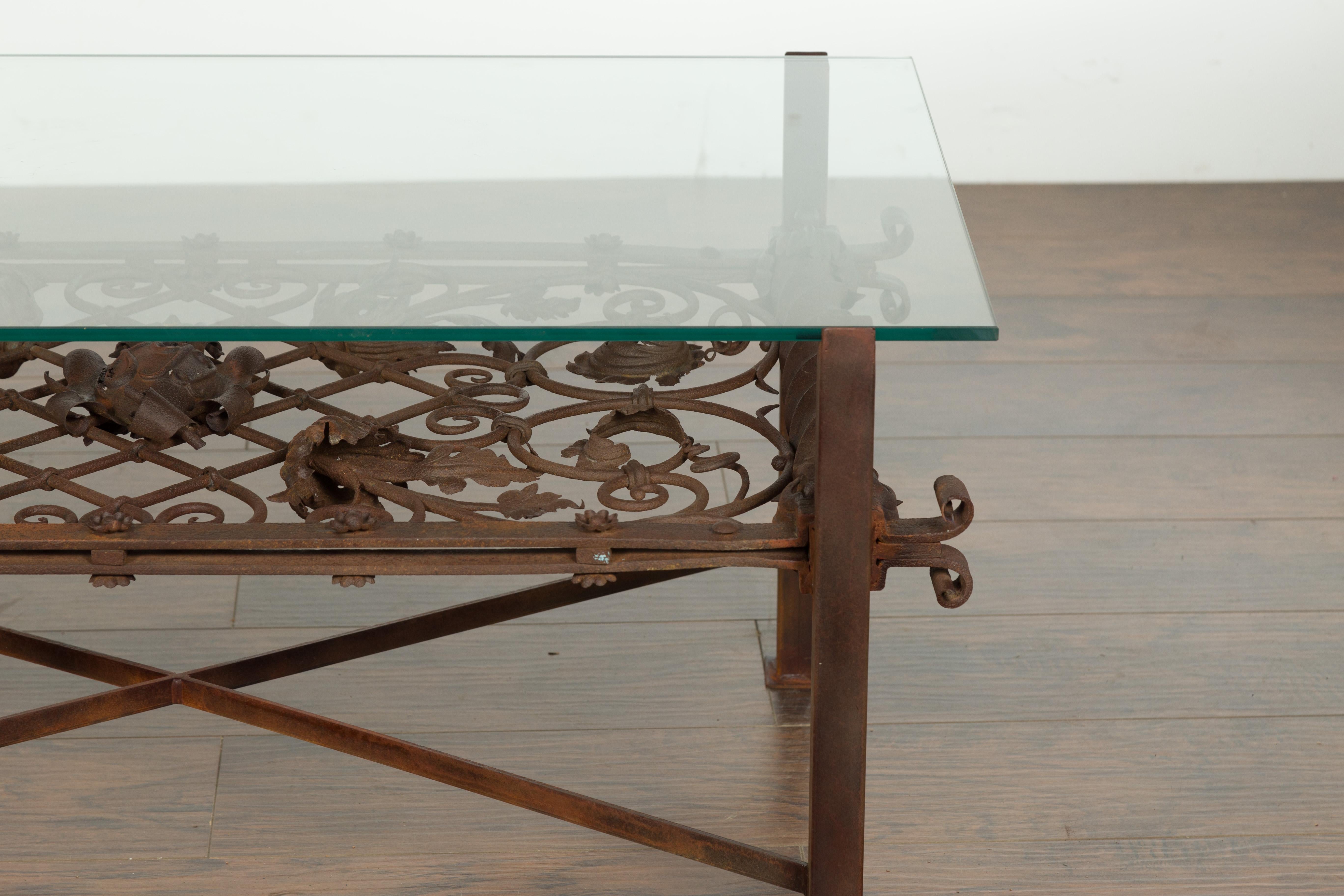 French 1892 Iron Balcony Fragment Made into a Coffee Table with Glass Top In Good Condition For Sale In Atlanta, GA