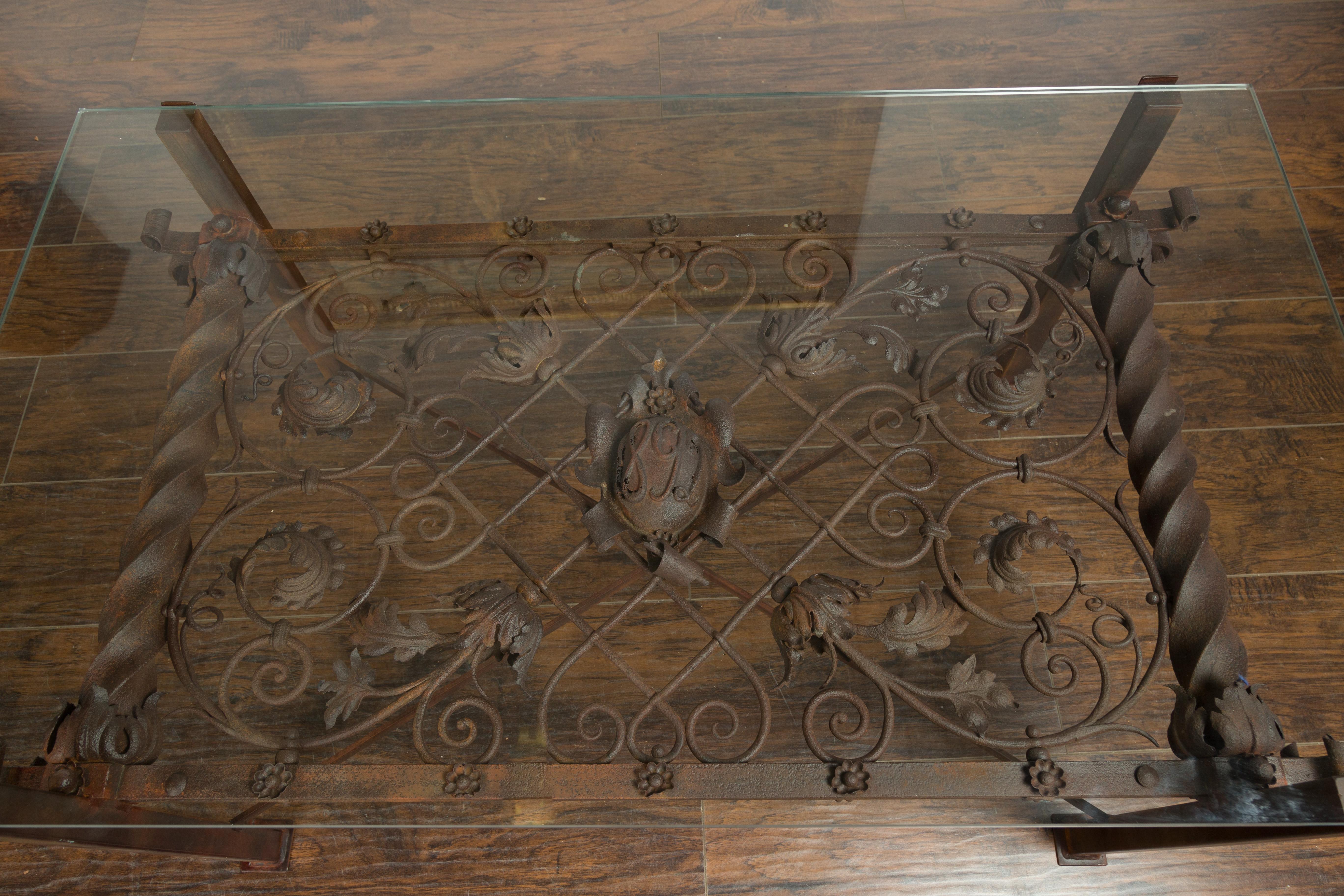 French 1892 Iron Balcony Fragment Made into a Coffee Table with Glass Top For Sale 1
