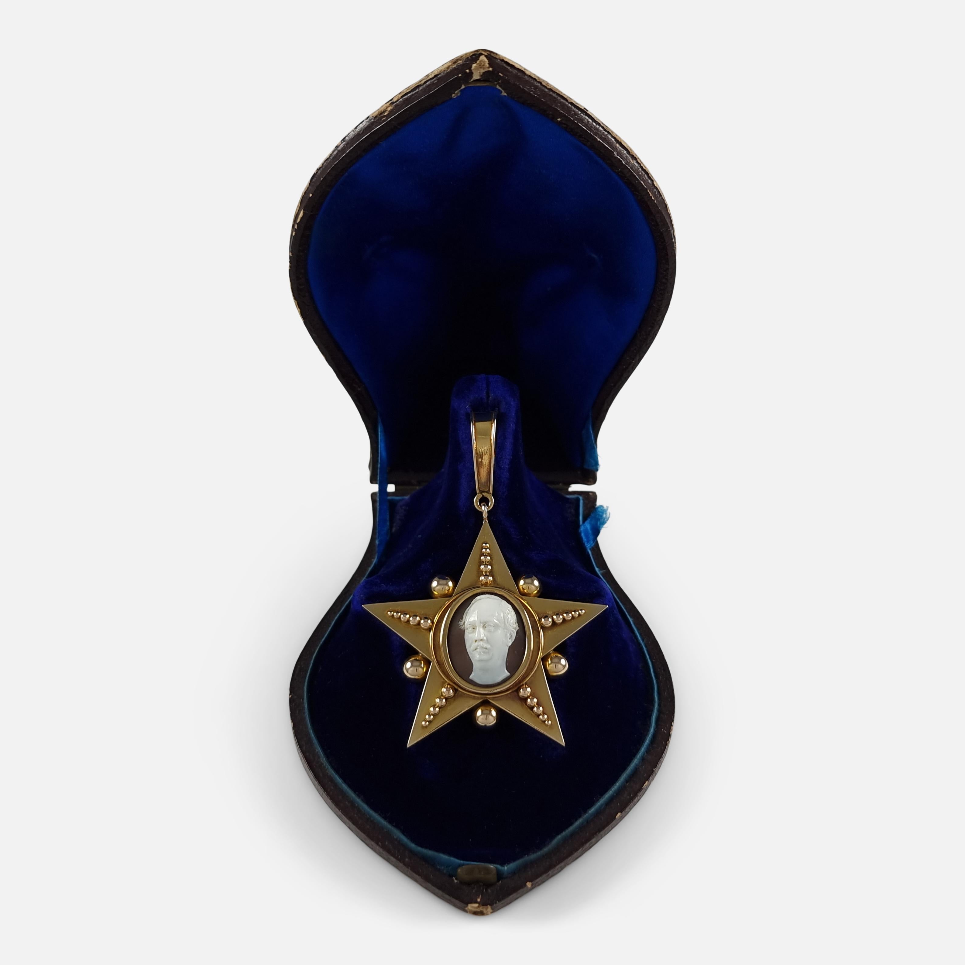 Late Victorian 18ct Gold Hardstone Cameo Pendant, circa 1870s For Sale
